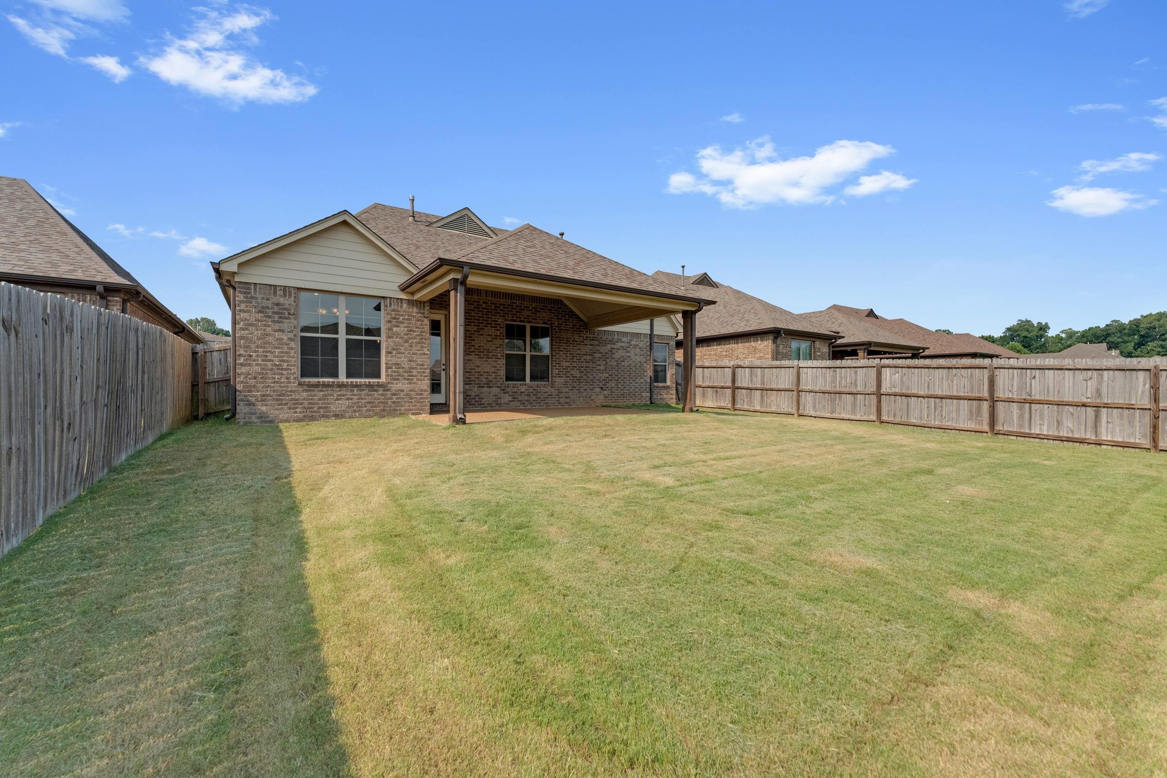 90 Willow Springs Ln E Property Photo 11