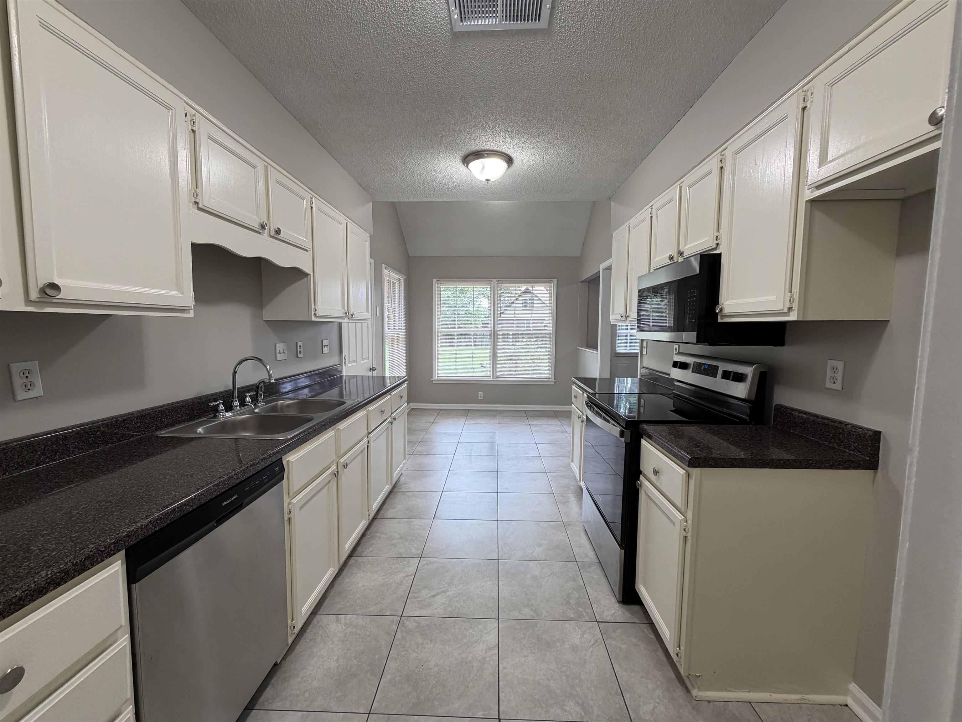 2826 Lanthorn Dr Property Photo 10
