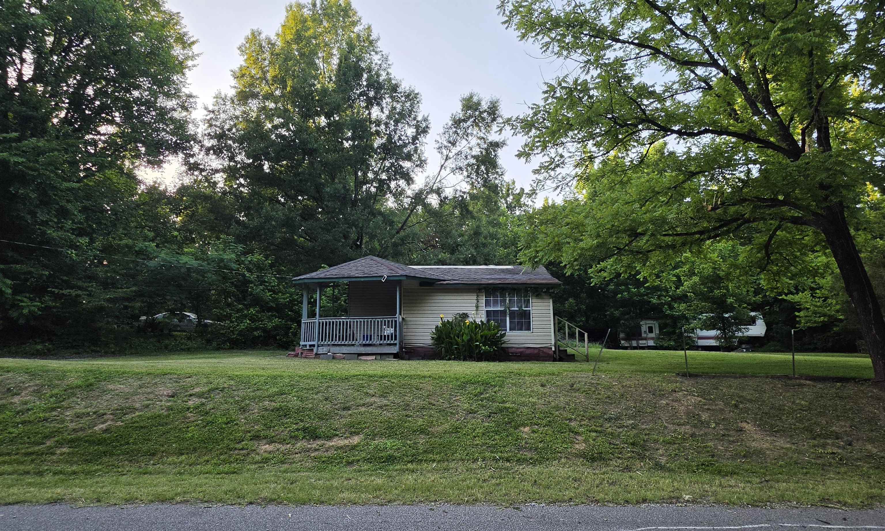 80 Pine Ln Property Photo 1