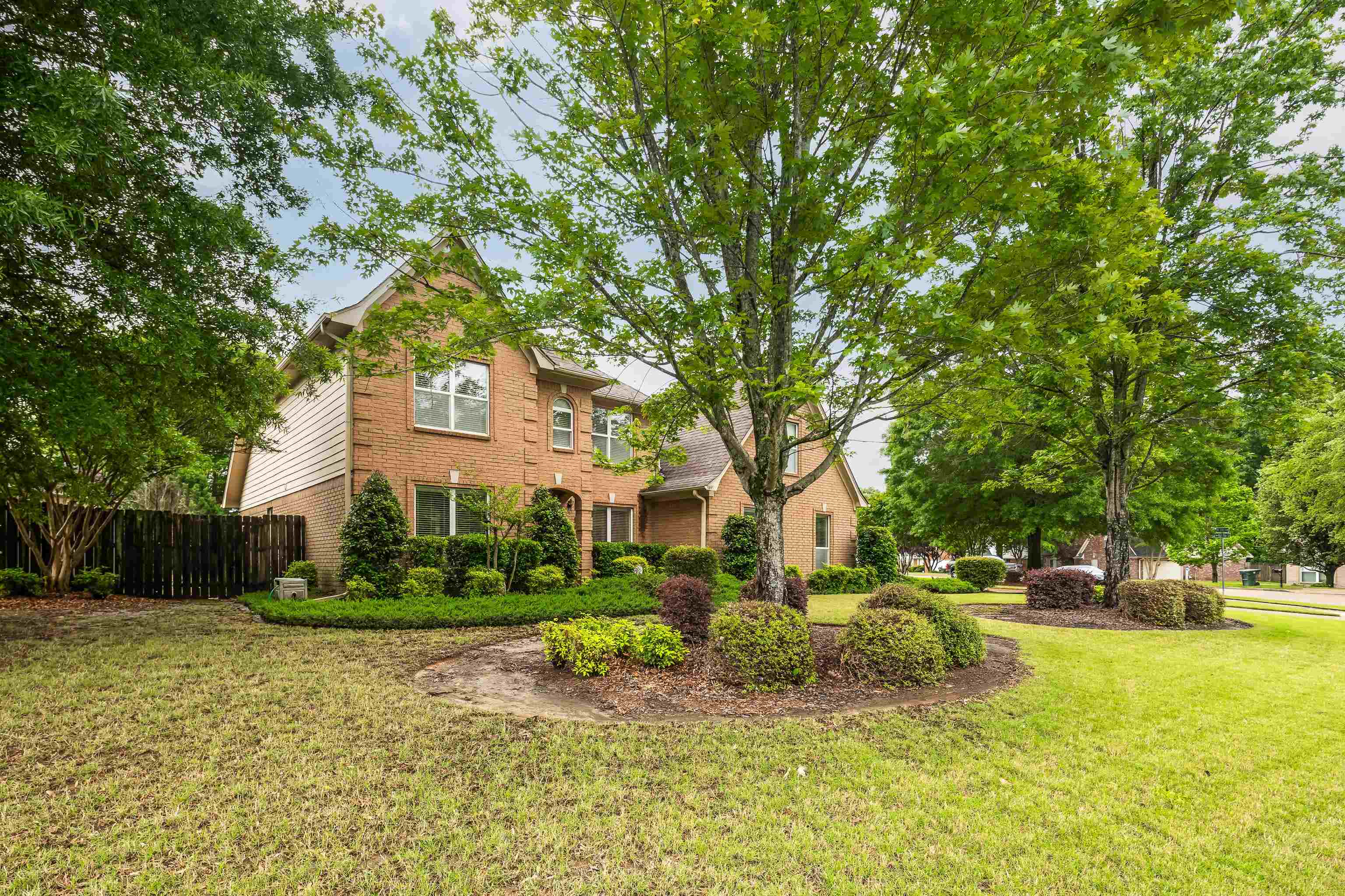 3446 Wolf Spring Ln Property Photo 2