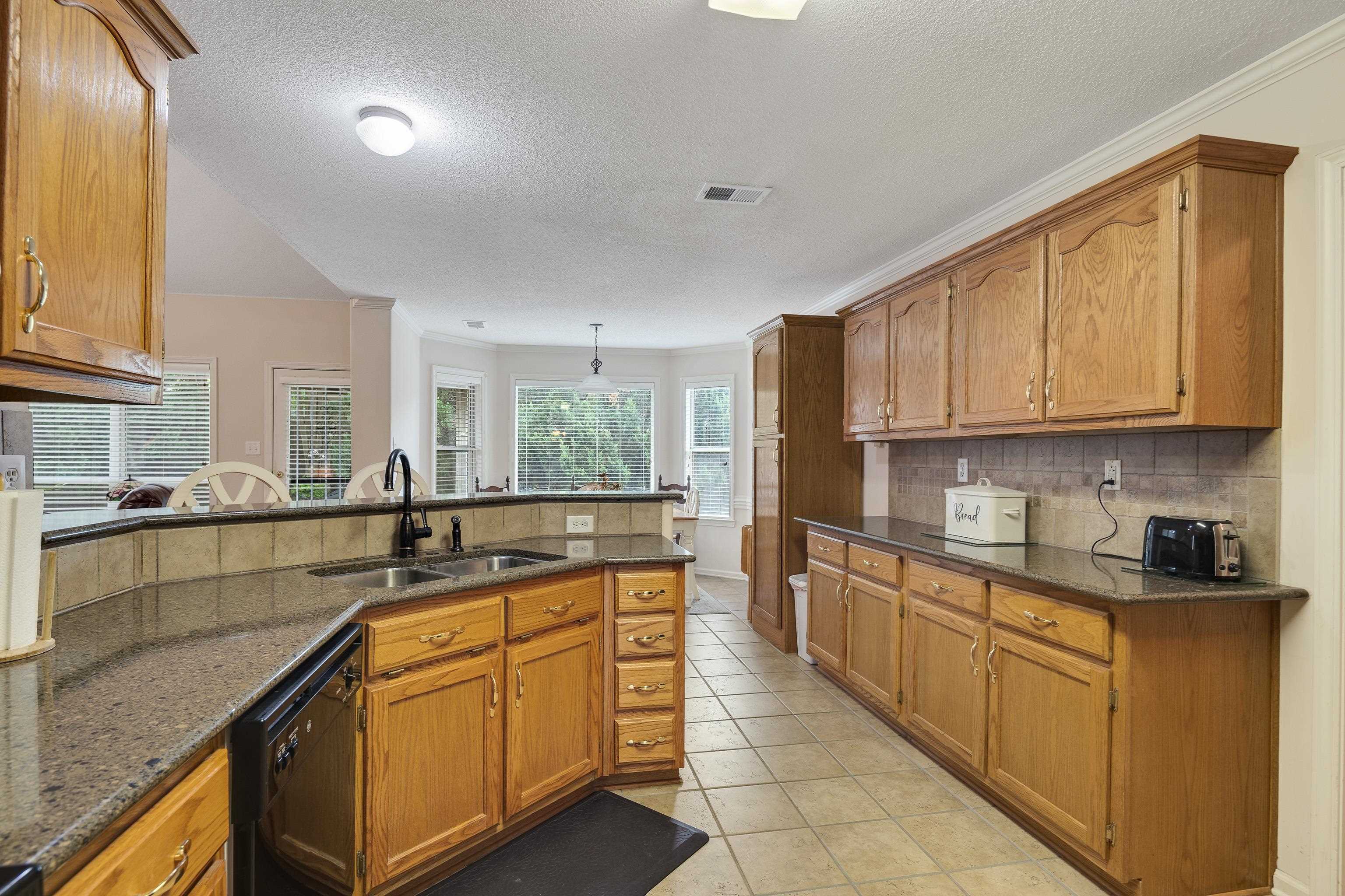 3446 Wolf Spring Ln Property Photo 6