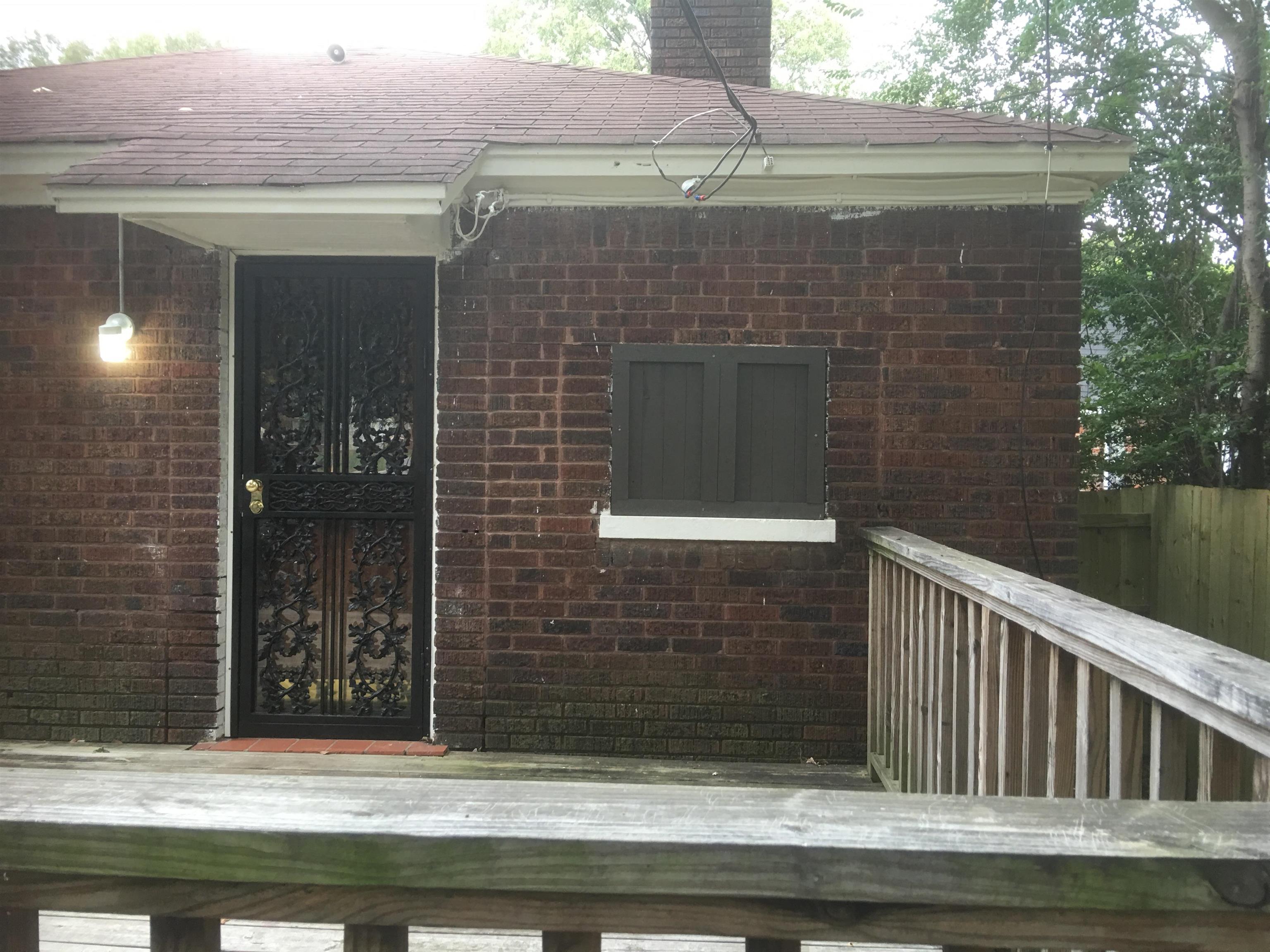 864 Dickinson St Property Photo 9