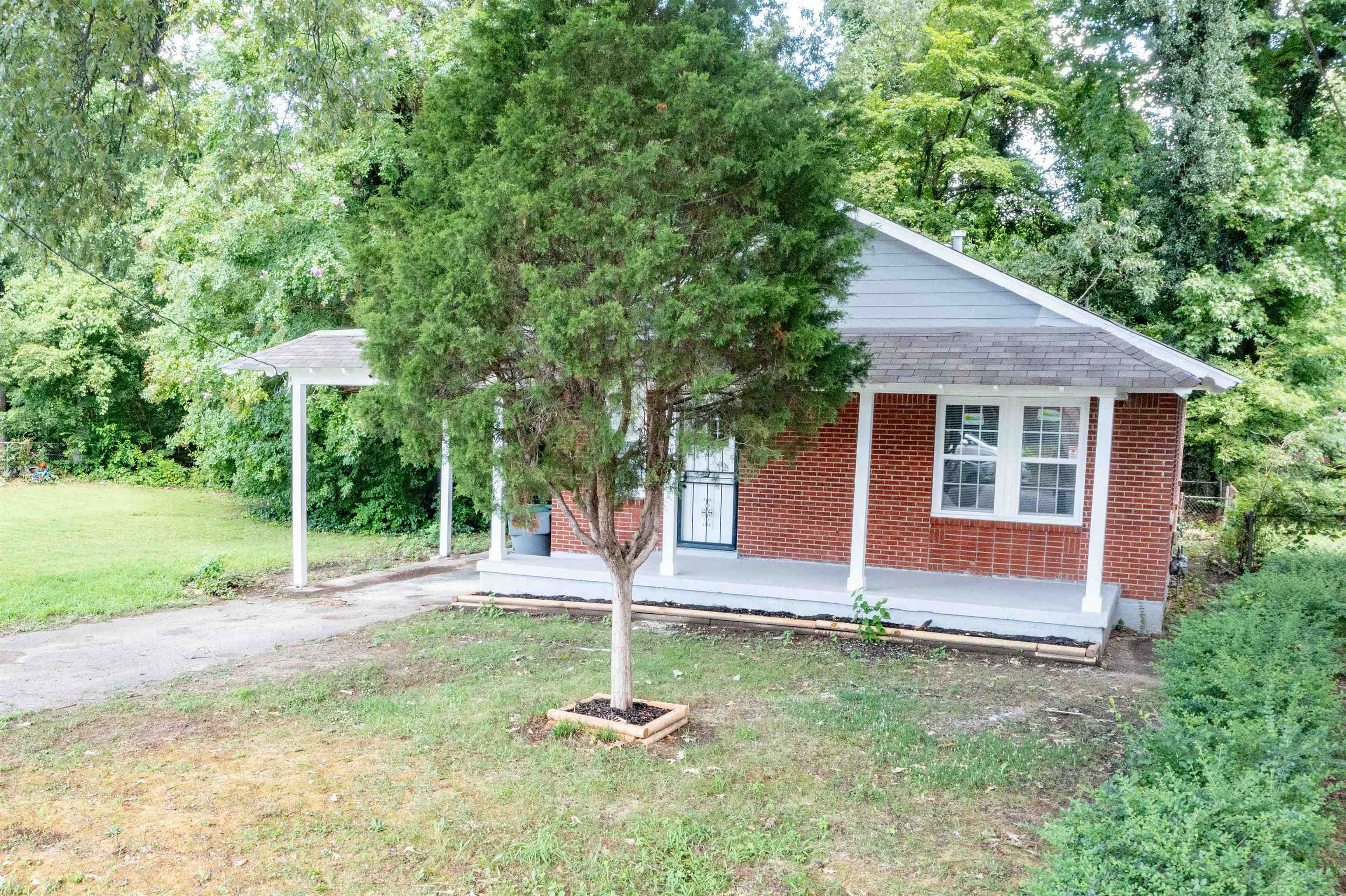 1452 Castalia St Property Photo 3