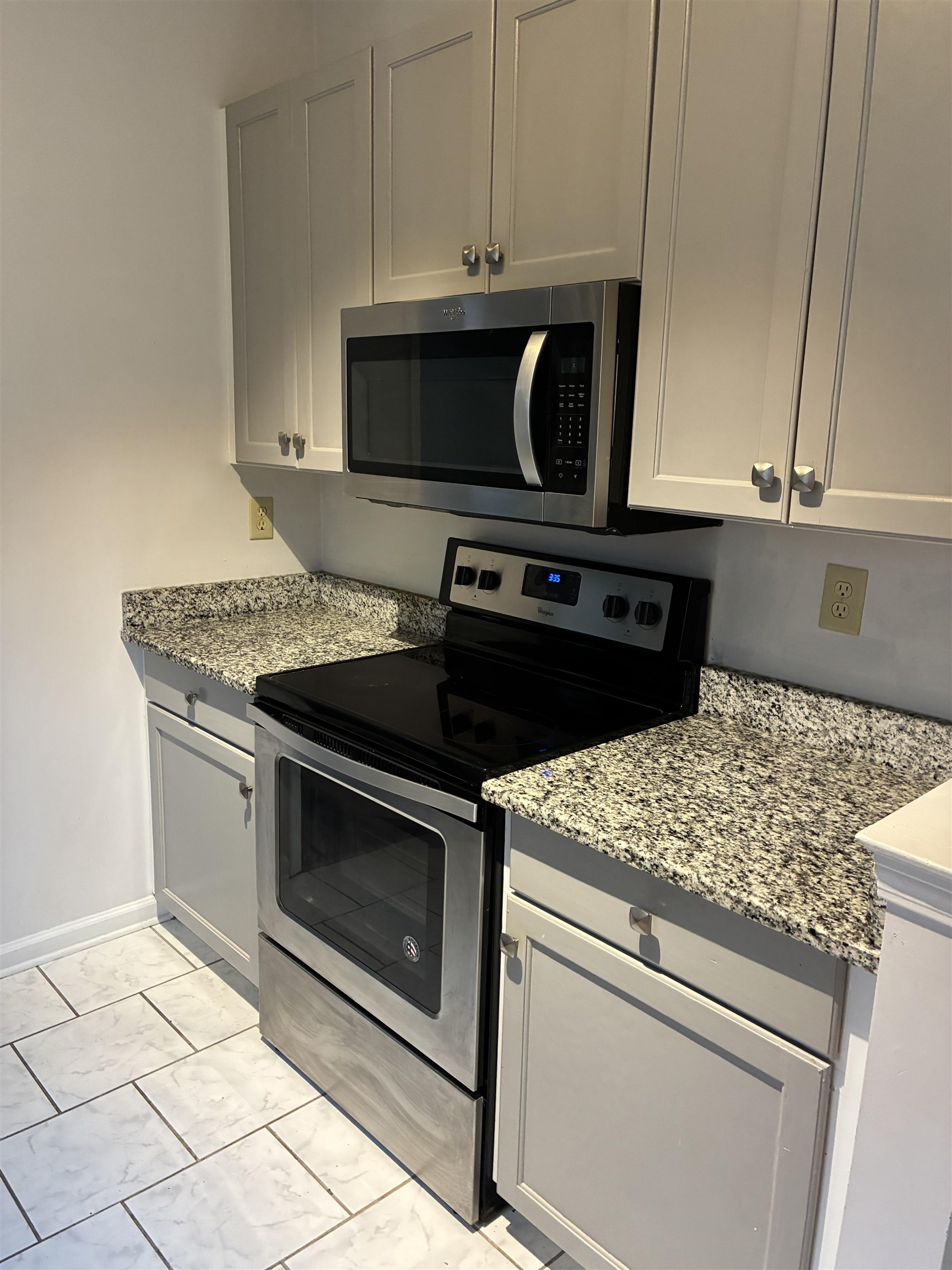 8189 Walnut Valley Cv Property Photo 4