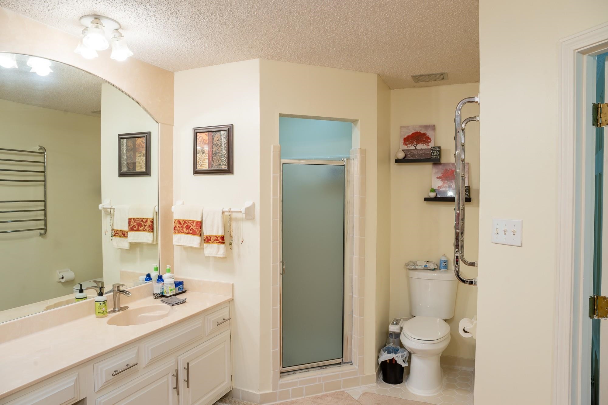 2241 Oak Hollow Ln Property Photo 5