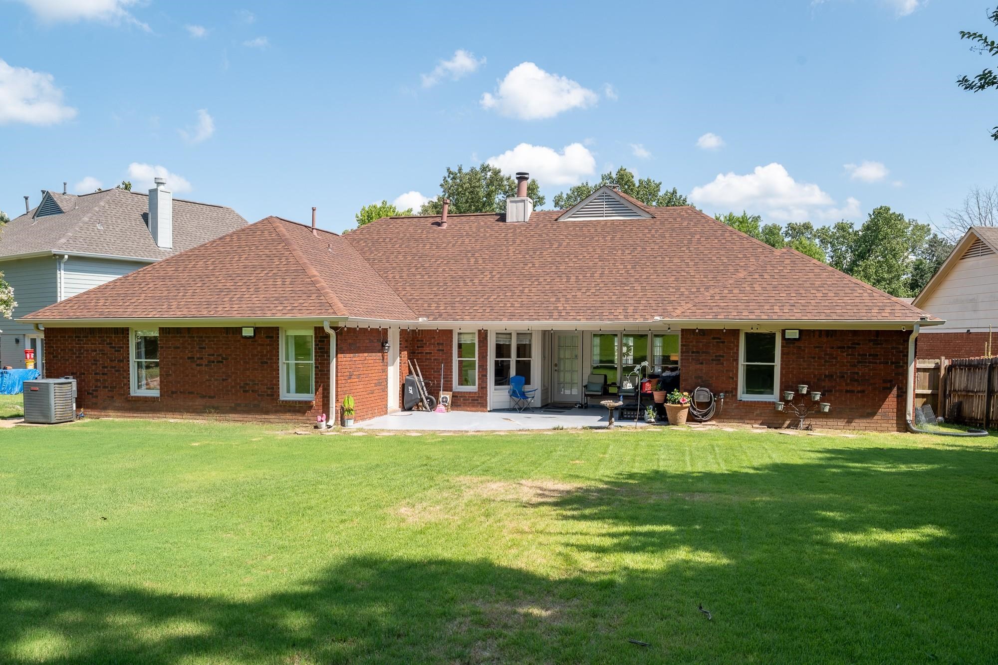 2241 Oak Hollow Ln Property Photo 8
