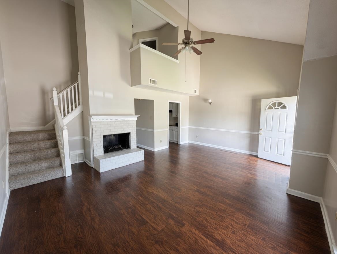 5549 Blossom Ln Property Photo 3