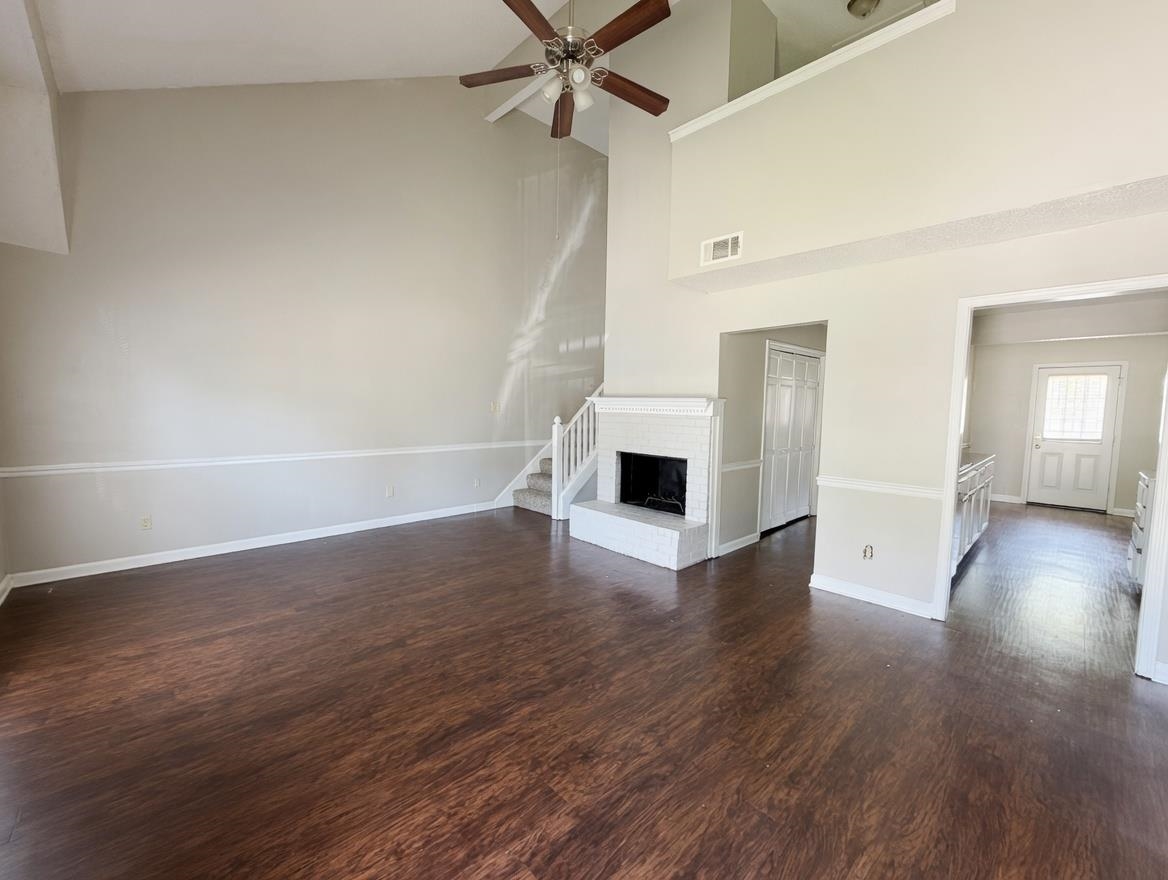 5549 Blossom Ln Property Photo 4