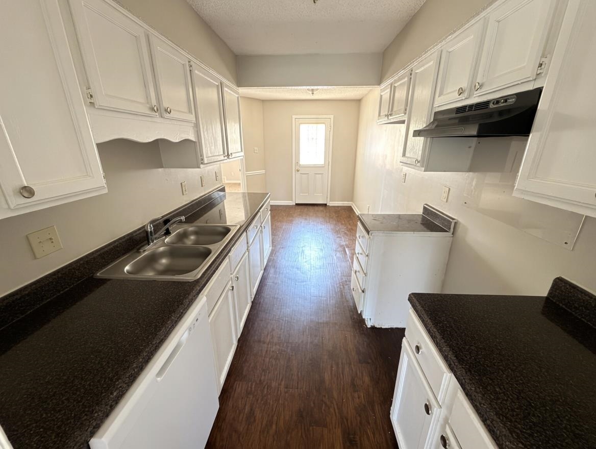 5549 Blossom Ln Property Photo 5