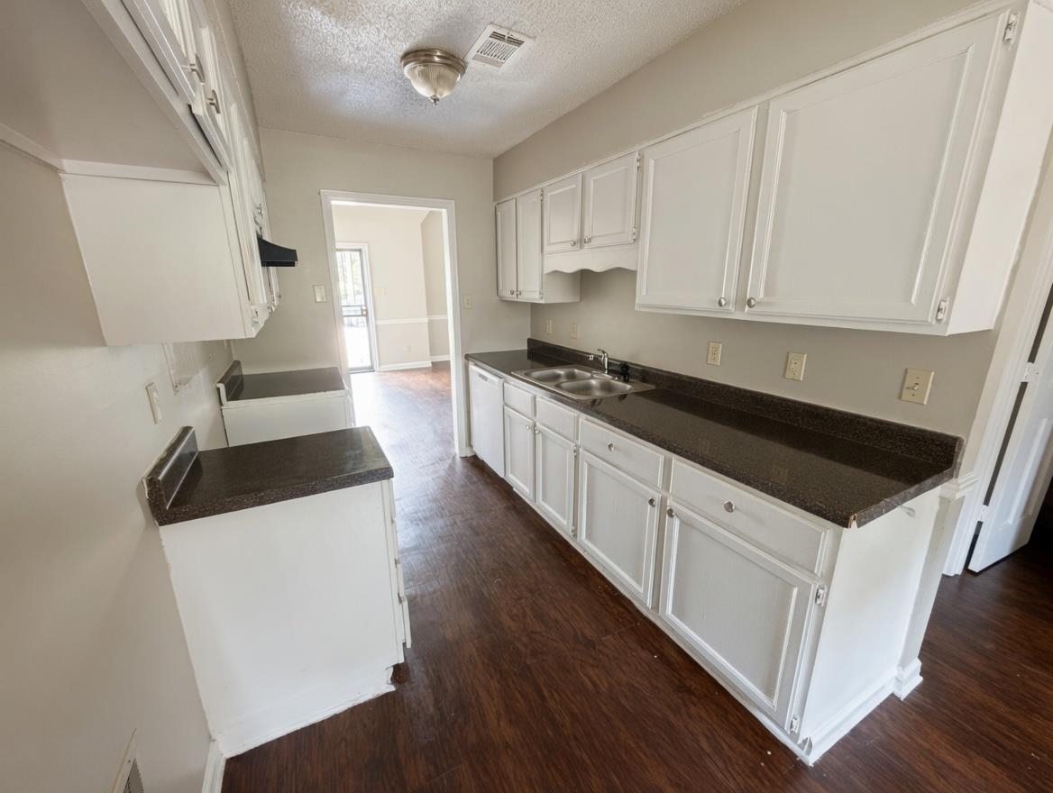 5549 Blossom Ln Property Photo 6