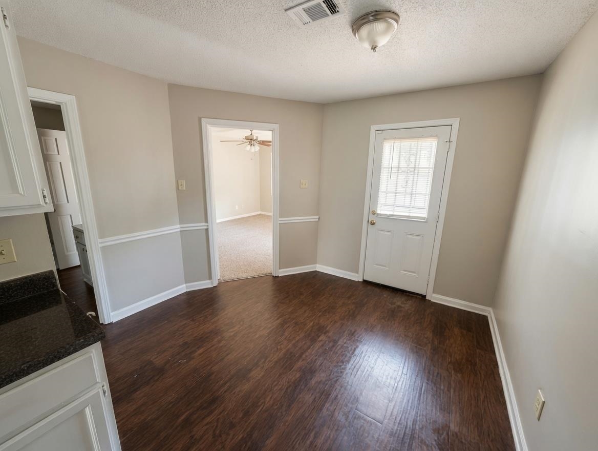 5549 Blossom Ln Property Photo 7