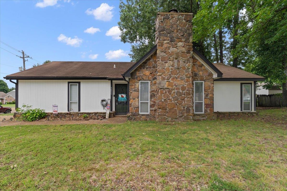 5847 Bobbitt Dr Property Photo 1