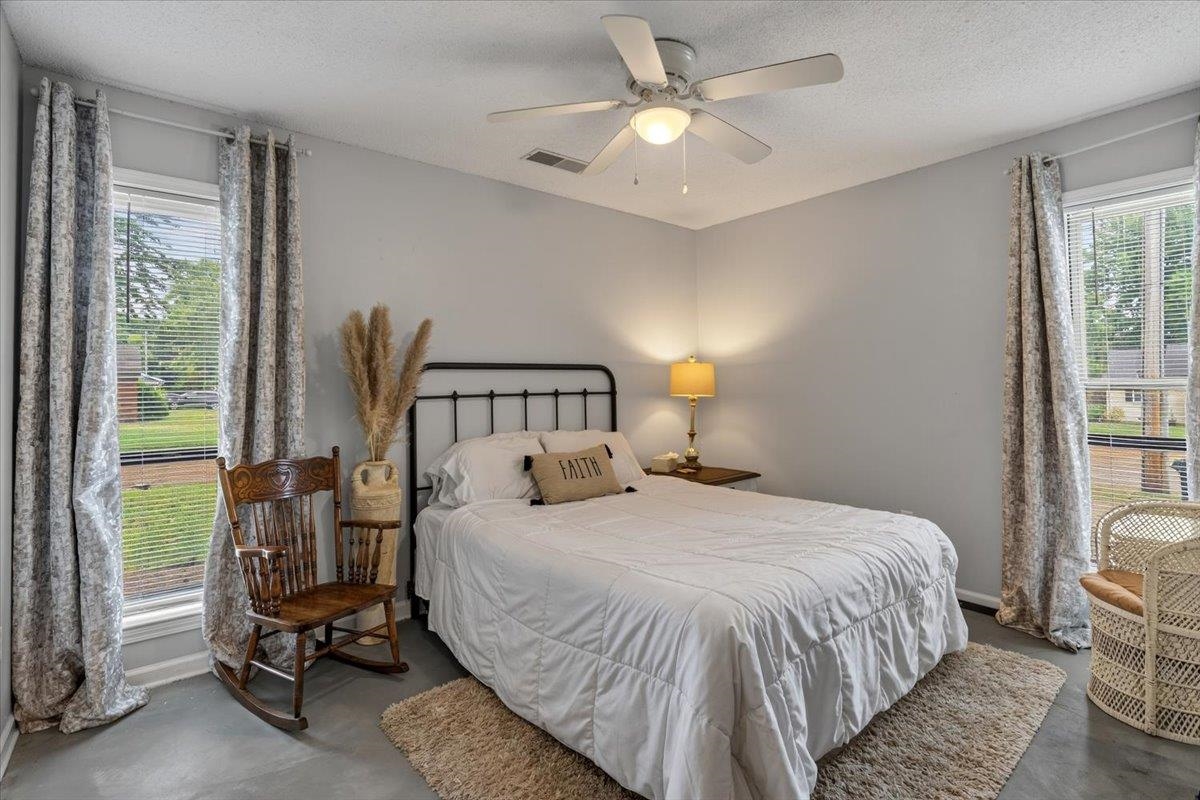 5847 Bobbitt Dr Property Photo 3