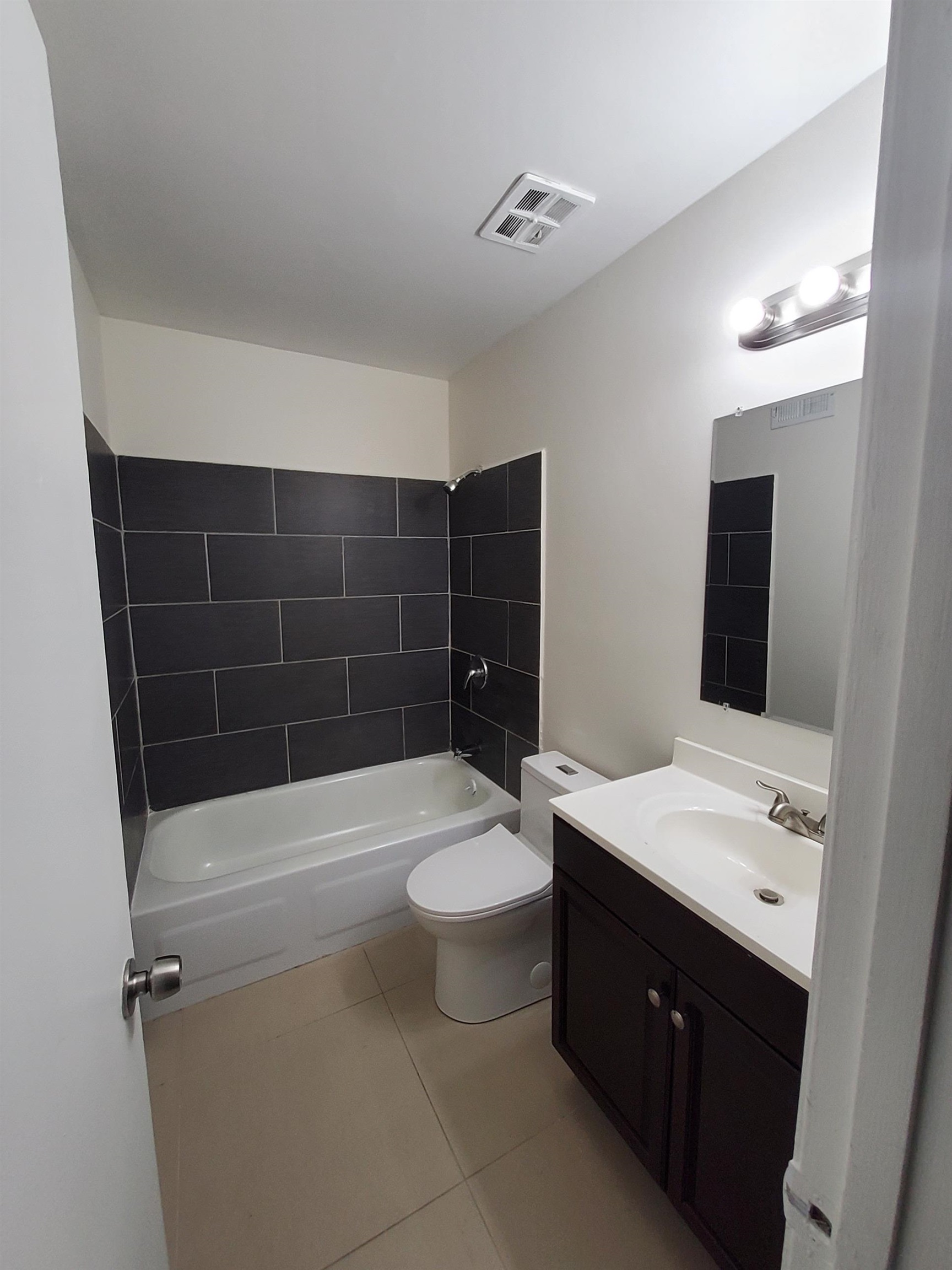2271 Airways Blvd Property Photo 3