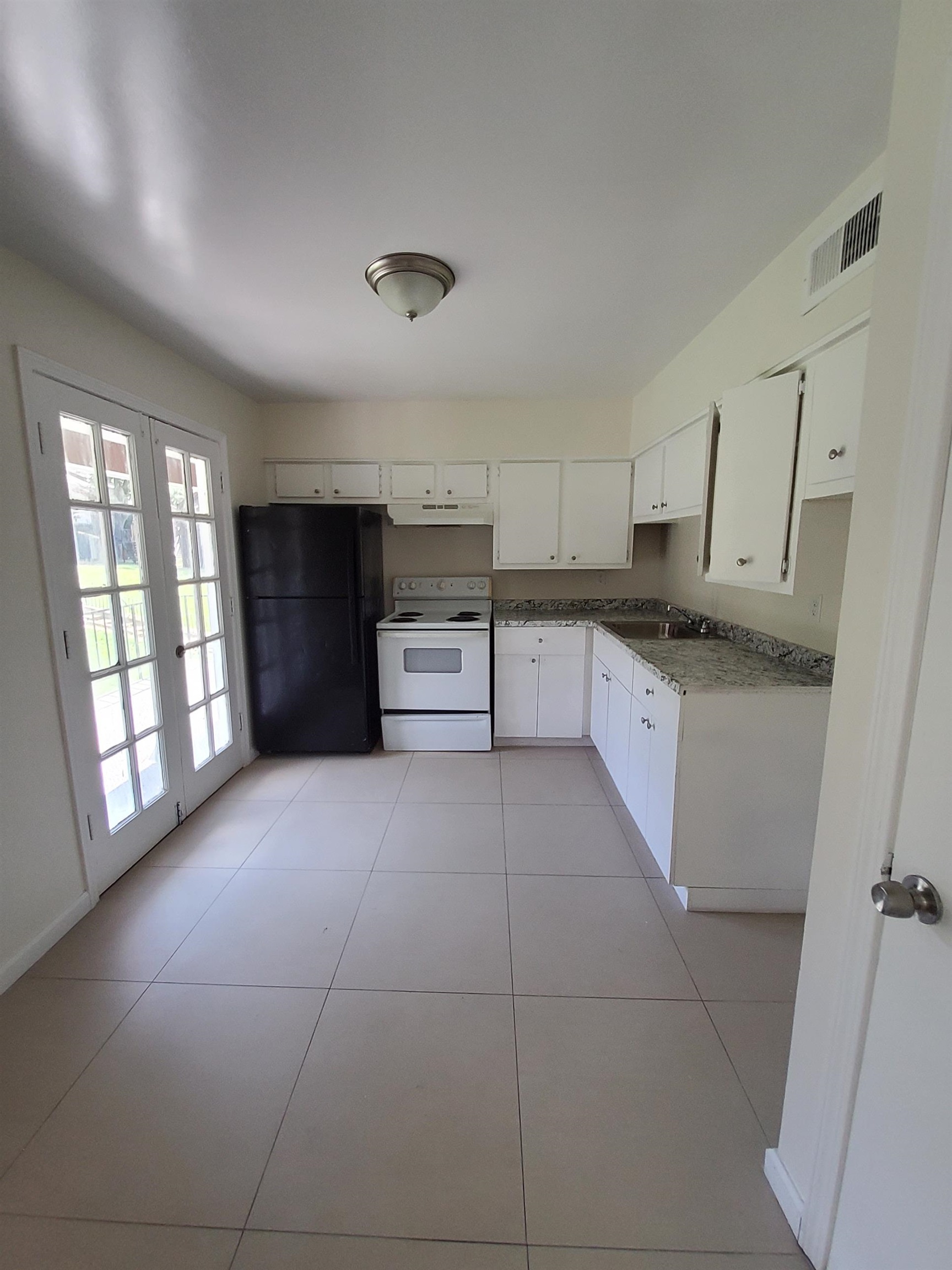 2271 Airways Blvd Property Photo 4