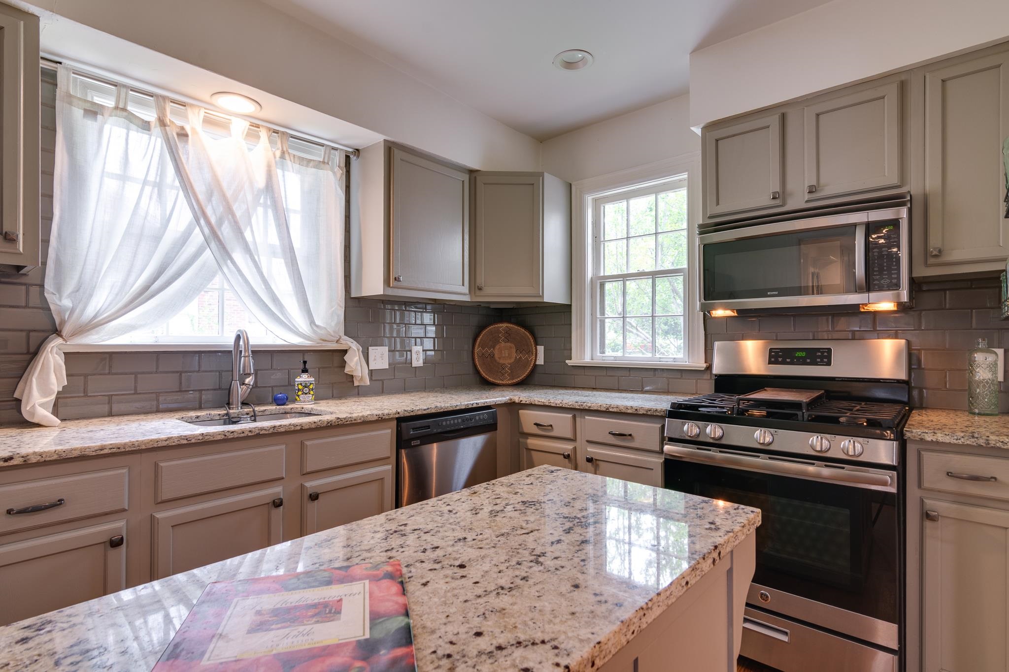 3123 Cowden Ave Property Photo 6