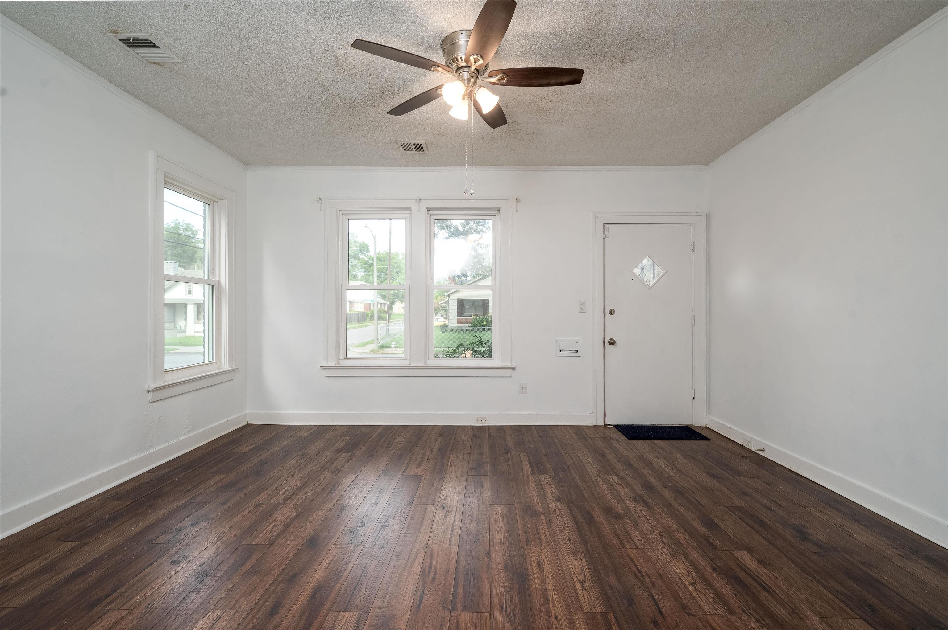 855 Maury St Property Photo 2