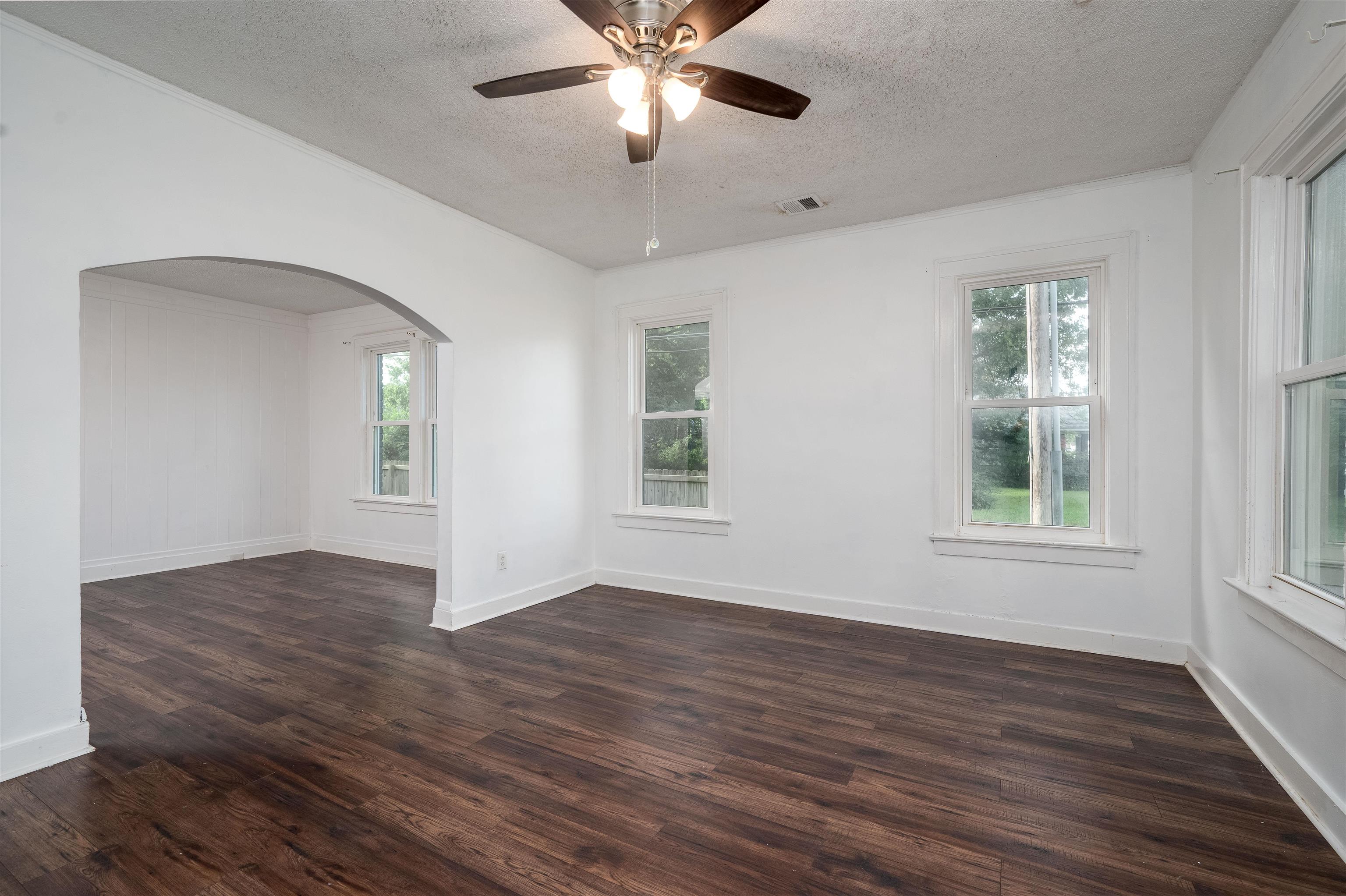 855 Maury St Property Photo 3