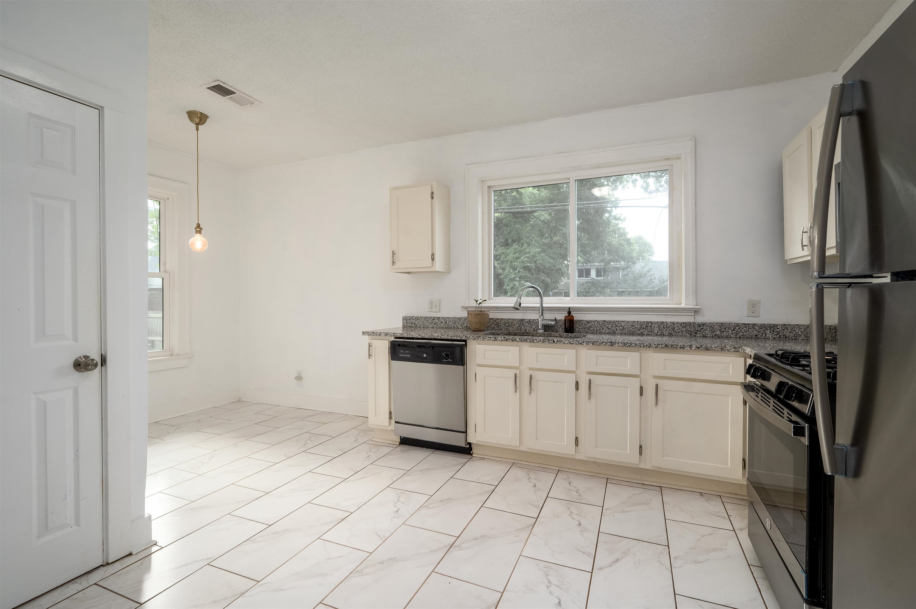 855 Maury St Property Photo 10