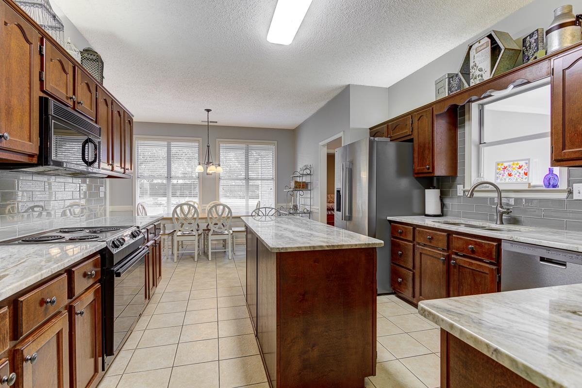 3390 Pembroke Ellis Cv Property Photo 8