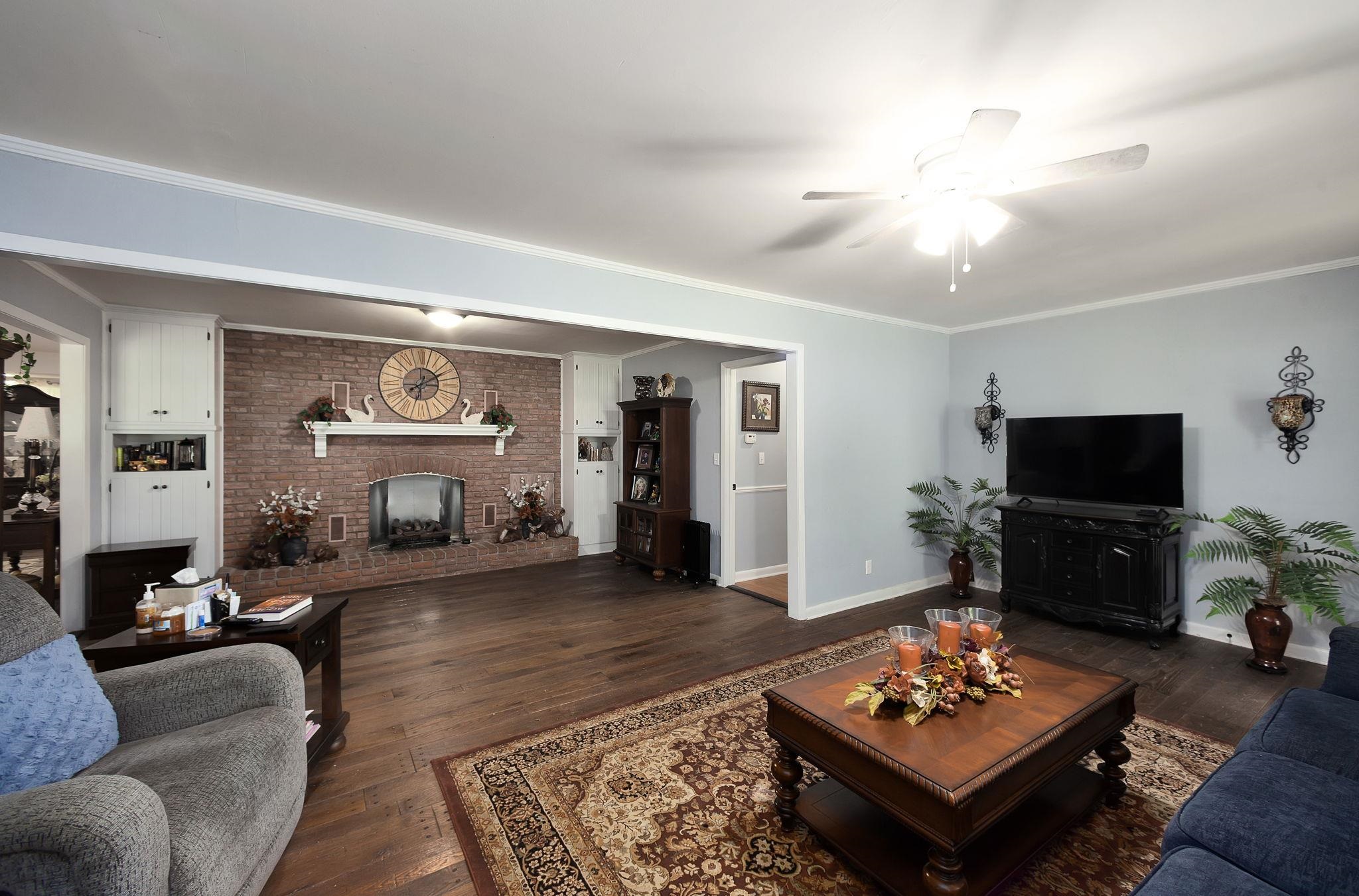 1042 Terrace St Property Photo 3