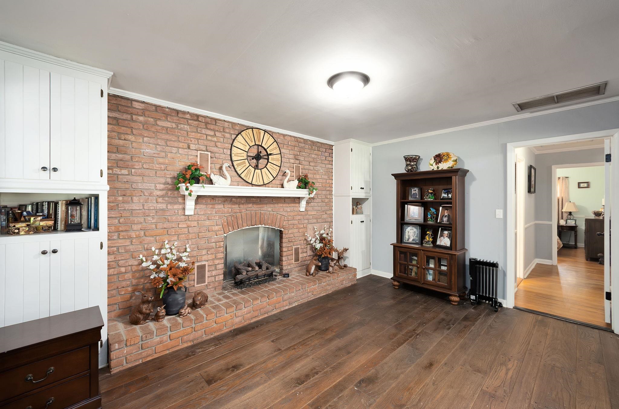 1042 Terrace St Property Photo 9