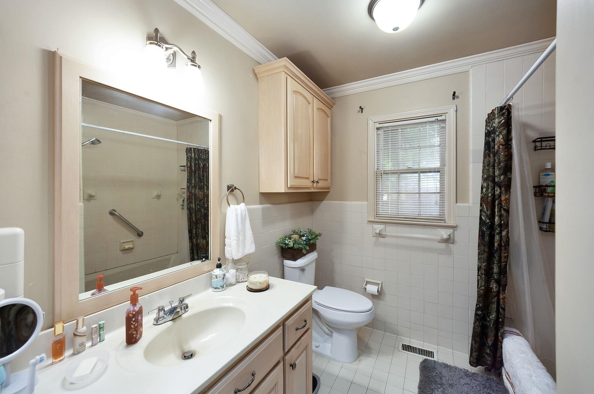 1042 Terrace St Property Photo 13