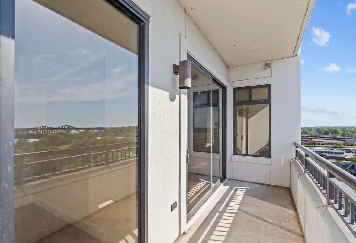 717 Riverside Dr 906 Property Photo 13