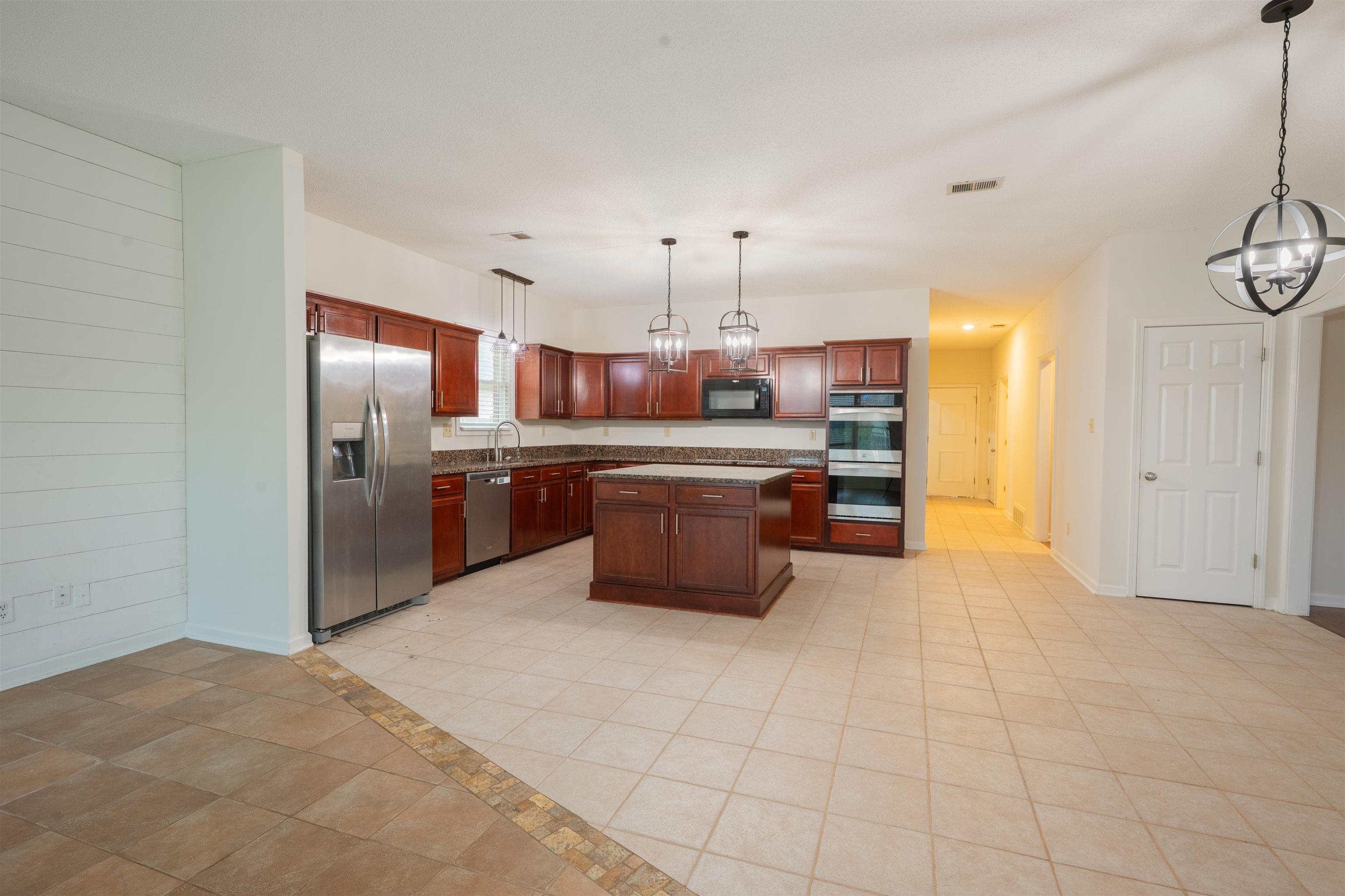 3911 Lighthouse Ln Property Photo 5
