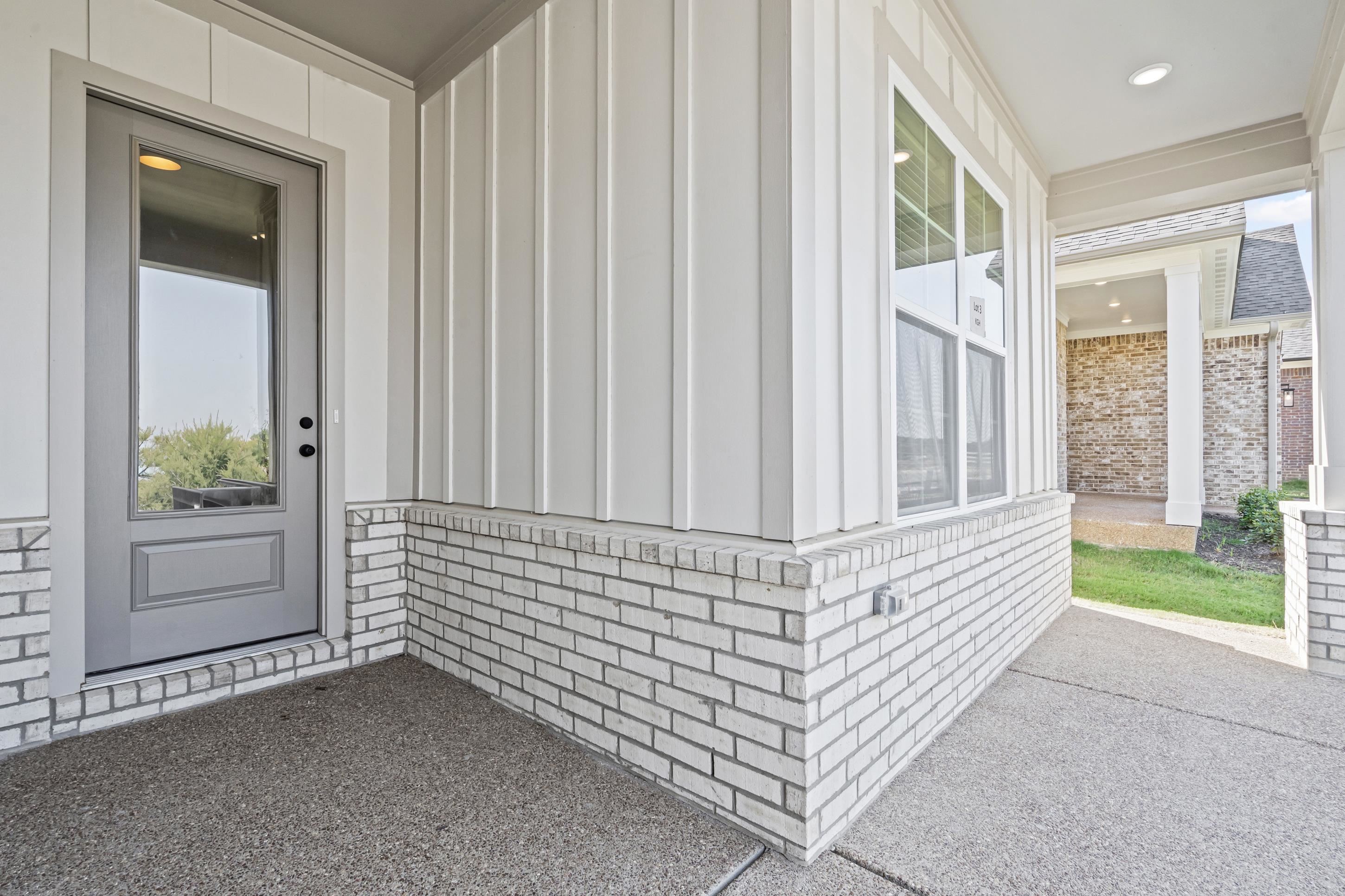 9918 Delphinium Dr N Property Photo 2
