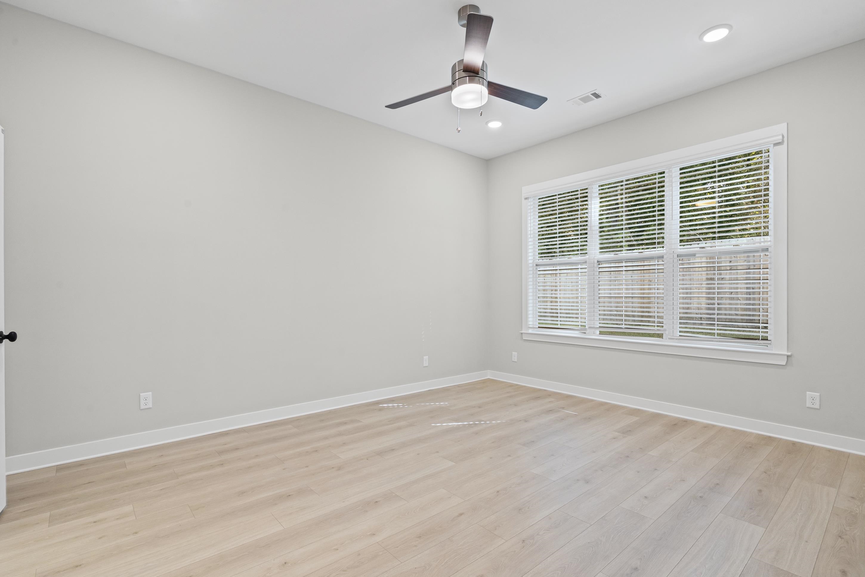 9918 Delphinium Dr N Property Photo 21