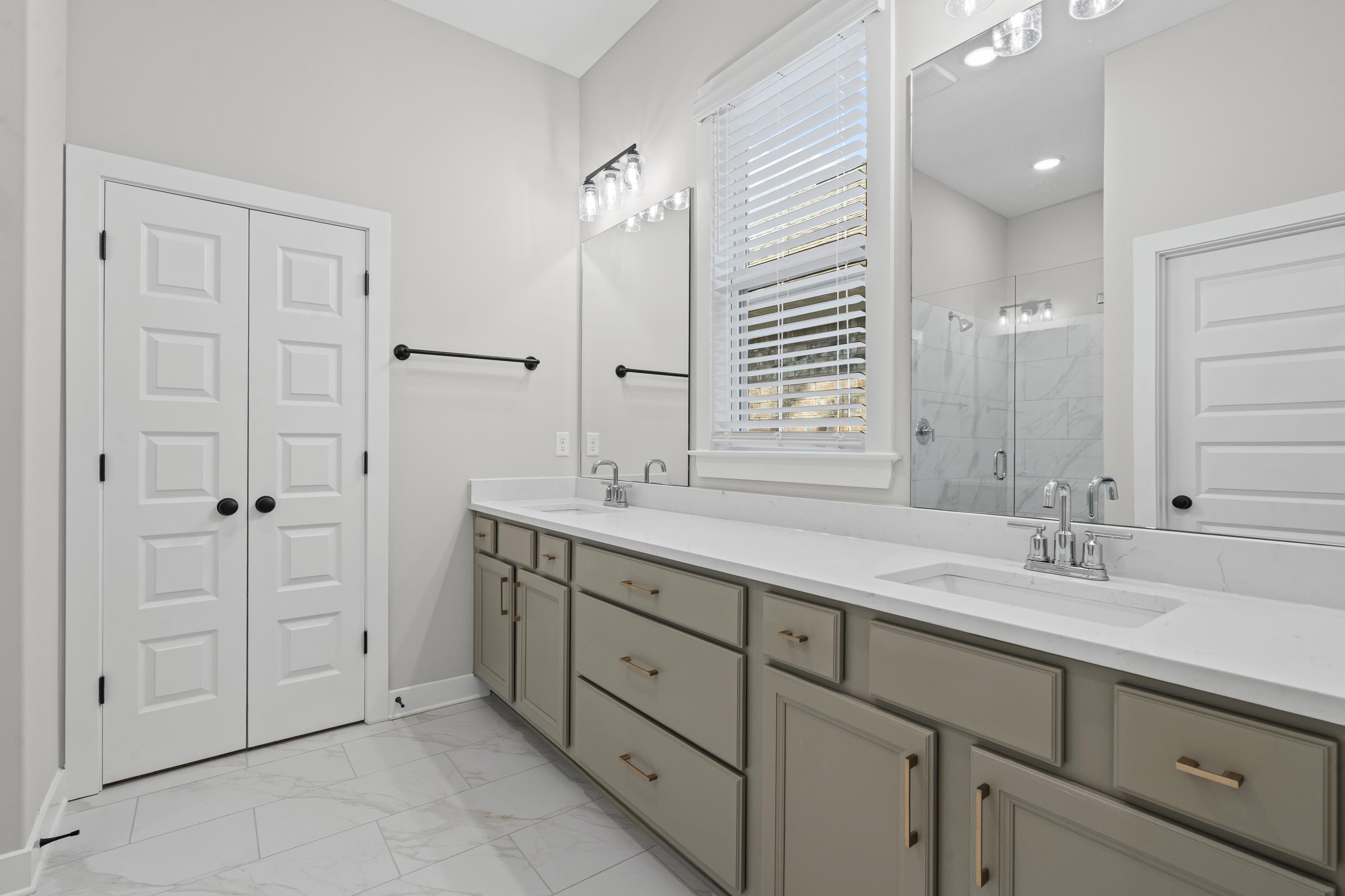 9918 Delphinium Dr N Property Photo 23