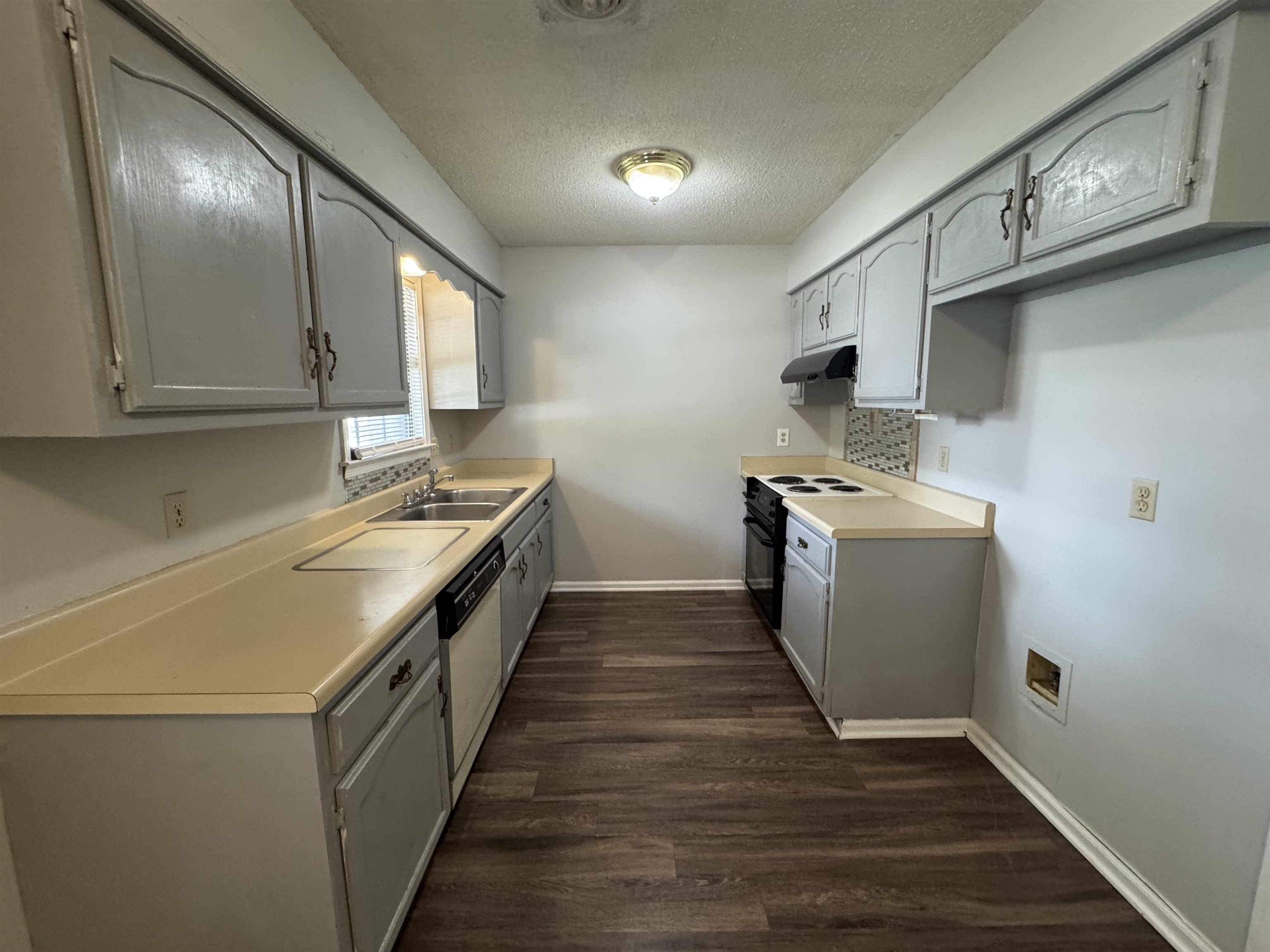 4811 Barkshire Dr Property Photo 3