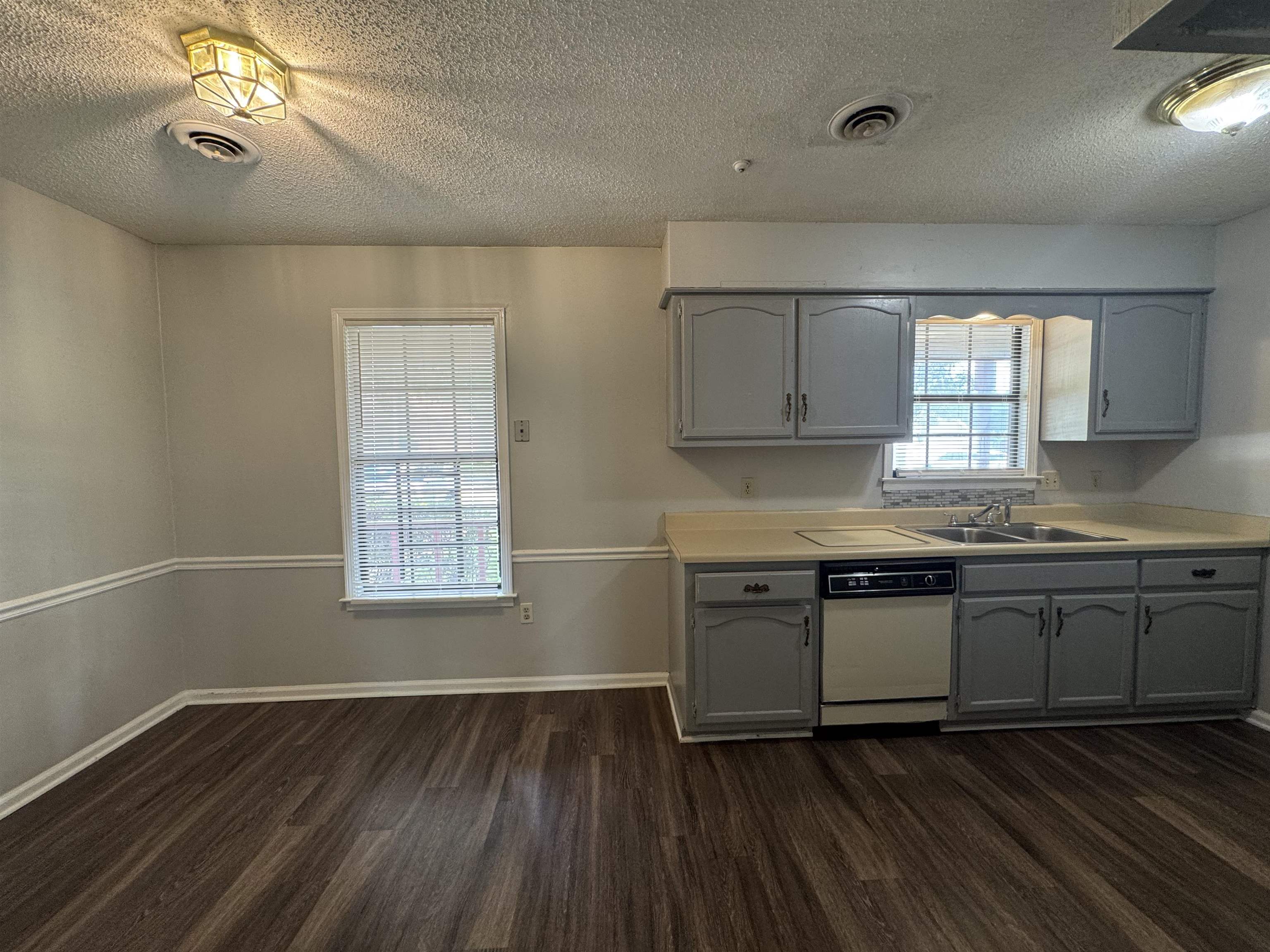 4811 Barkshire Dr Property Photo 4