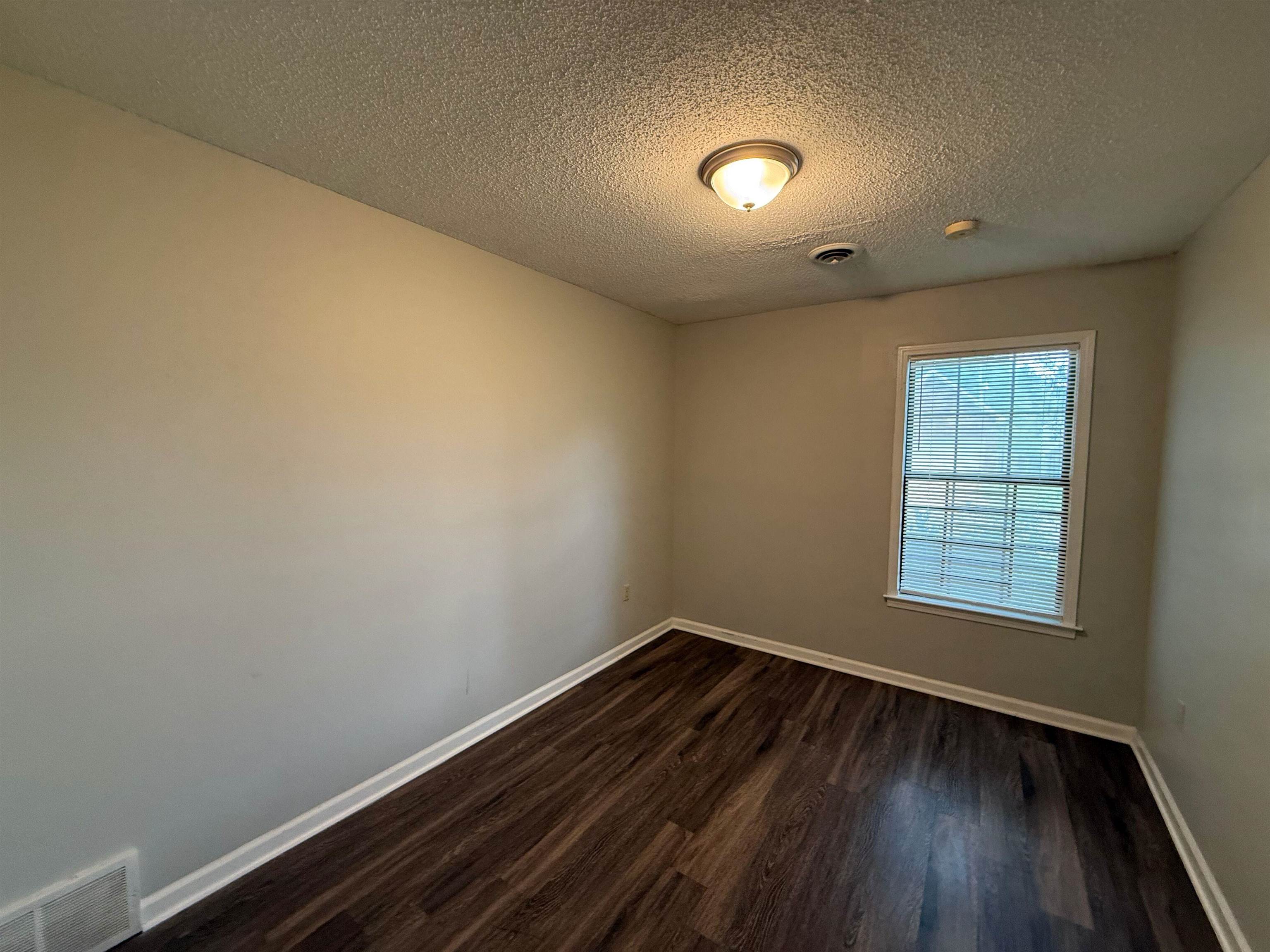 4811 Barkshire Dr Property Photo 6