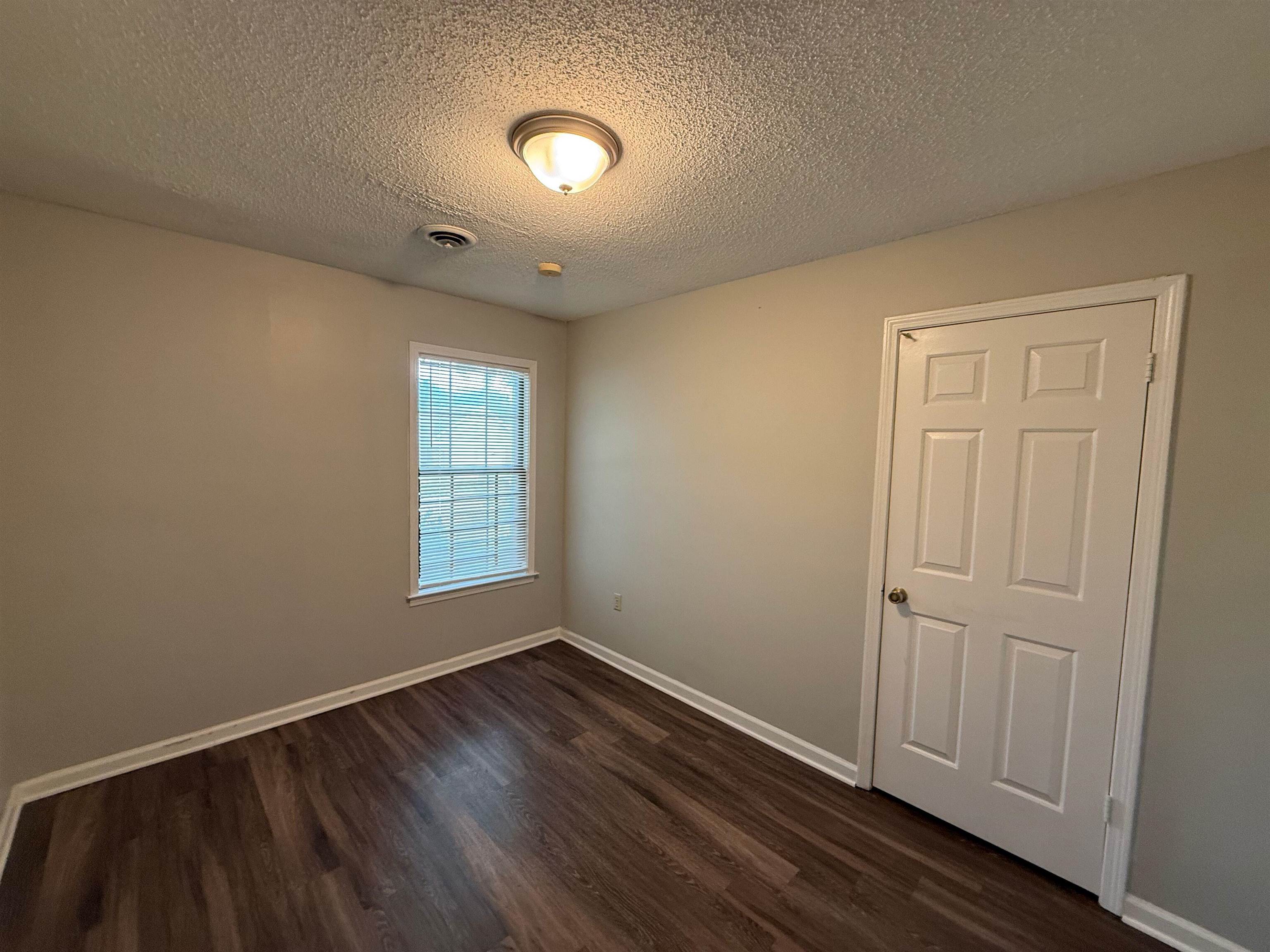 4811 Barkshire Dr Property Photo 7