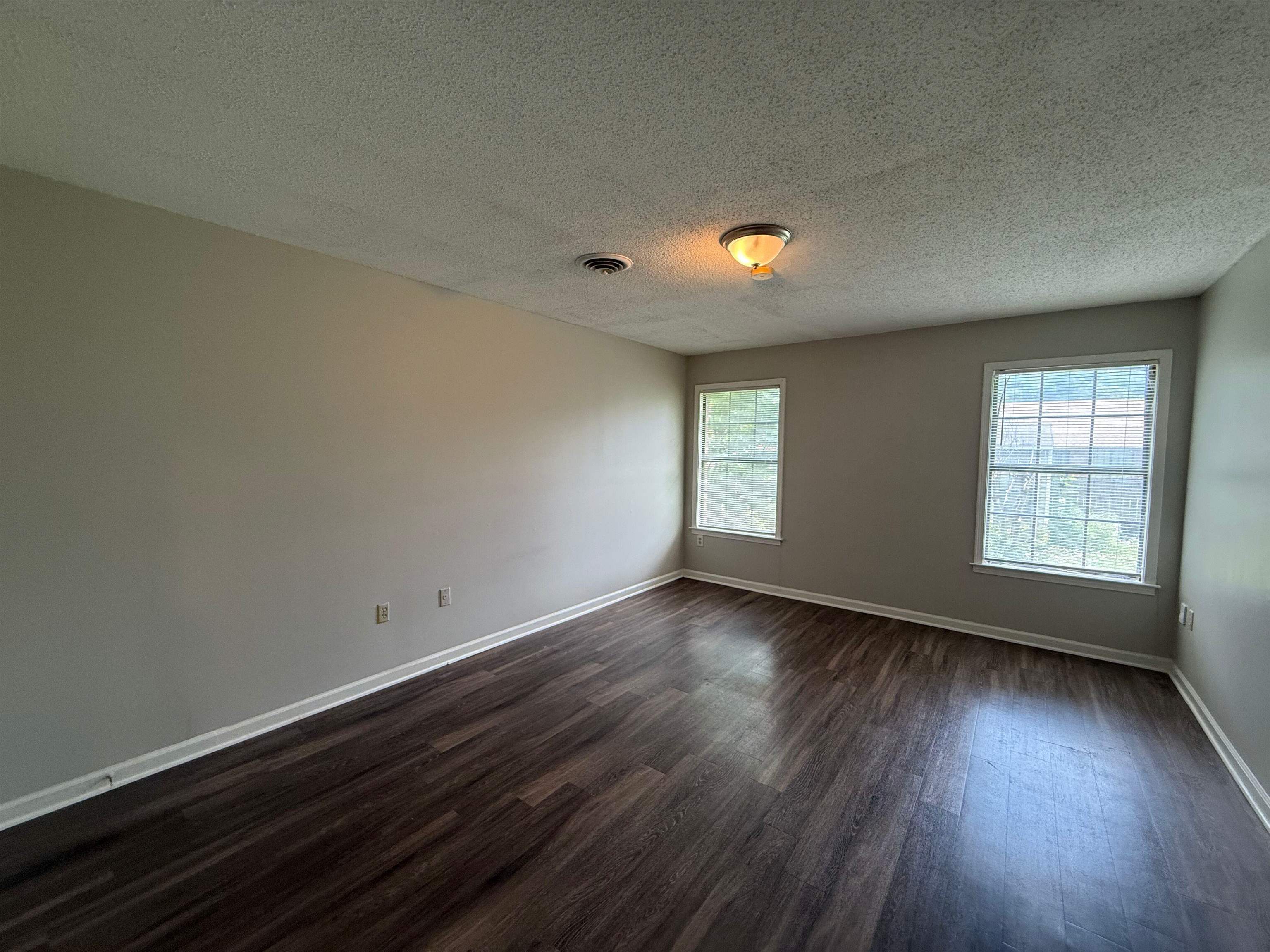 4811 Barkshire Dr Property Photo 8