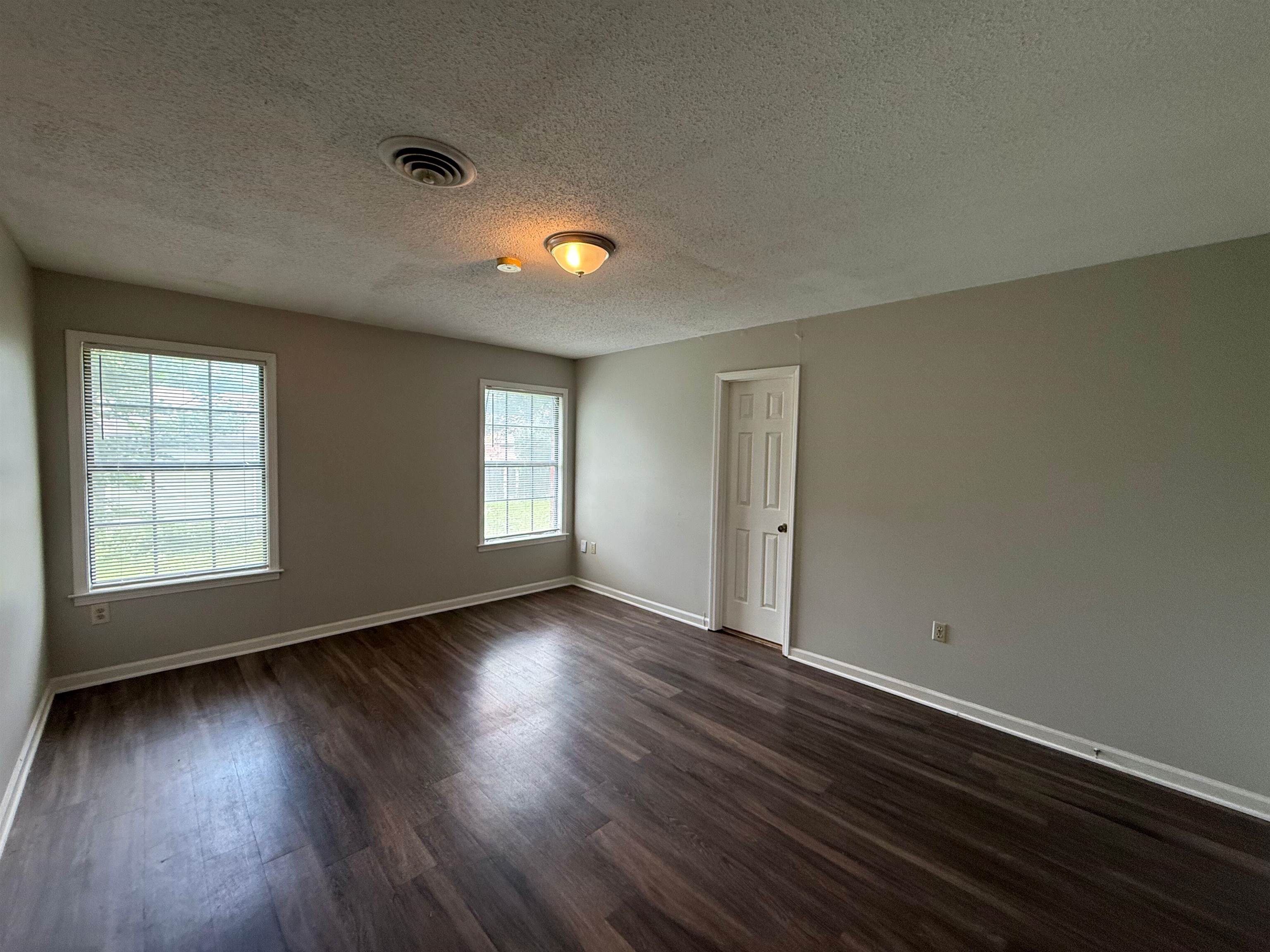 4811 Barkshire Dr Property Photo 9