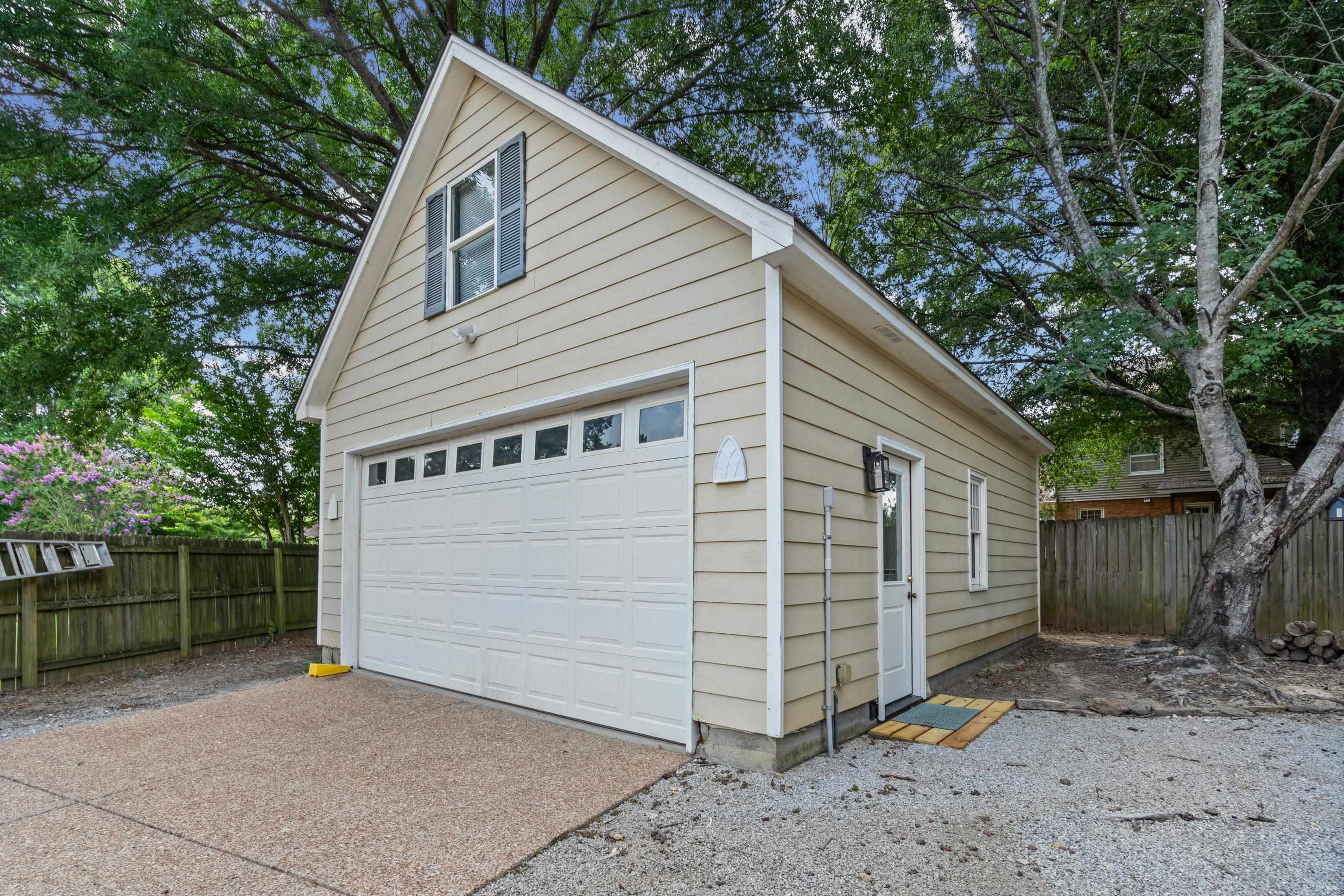 8898 Lanthorn Cv Property Photo 2