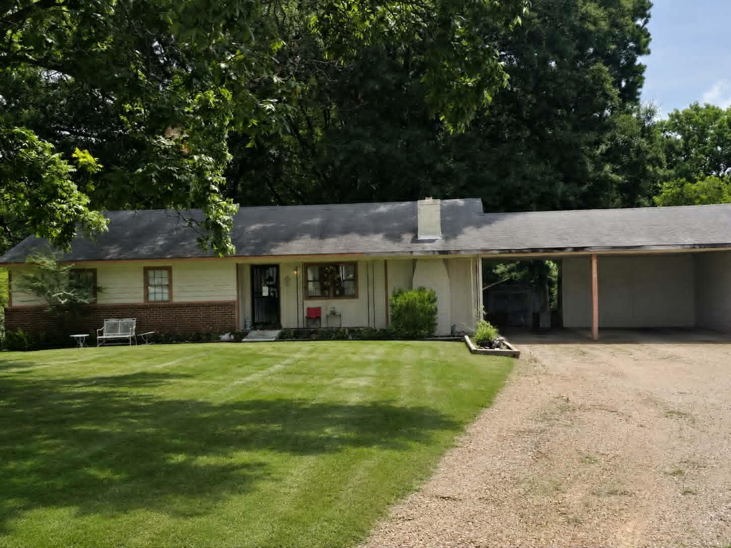 9242 Brunswick Rd Property Photo 1