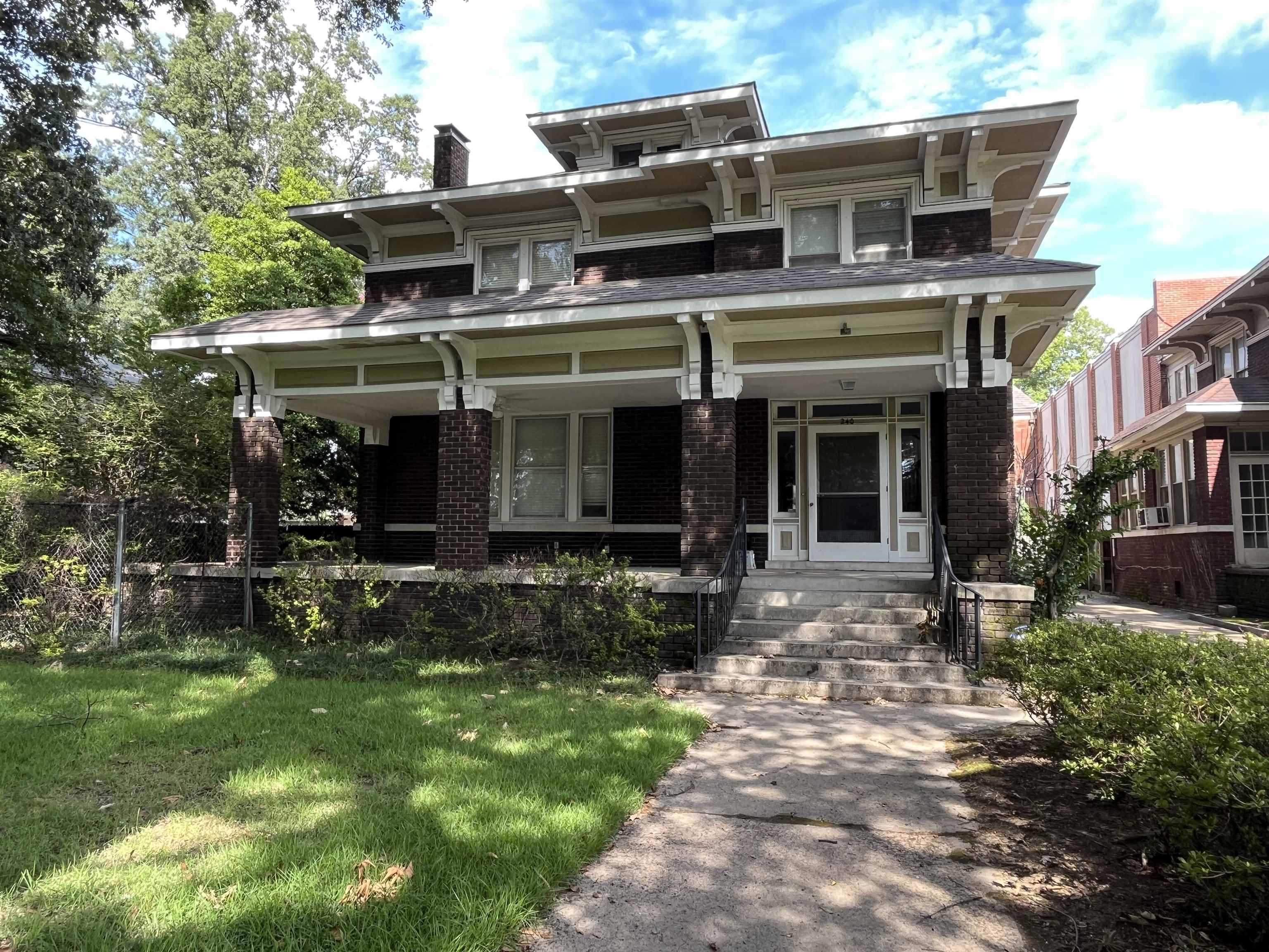 240 S Belvedere Blvd Property Photo 1