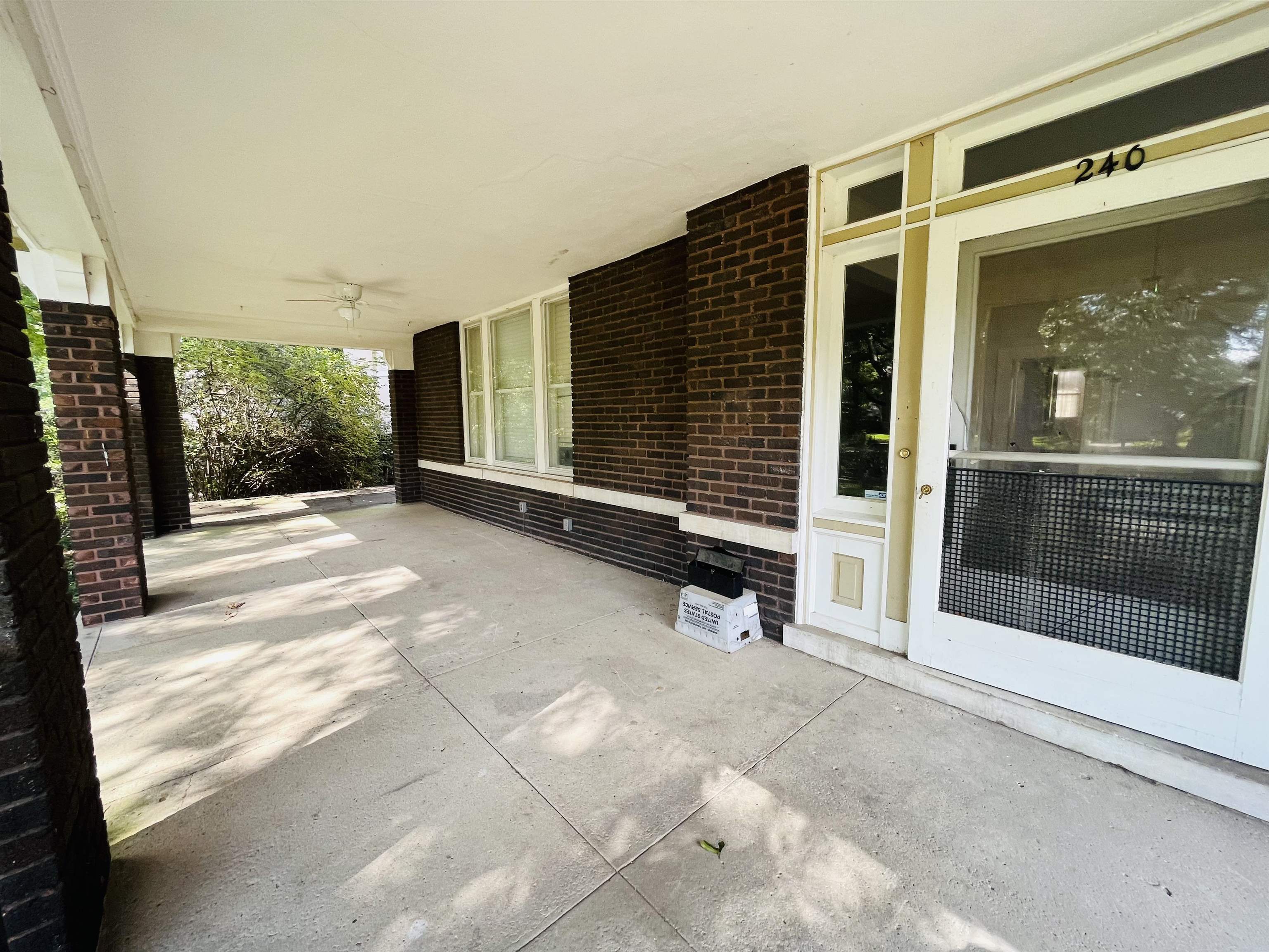 240 S Belvedere Blvd Property Photo 3