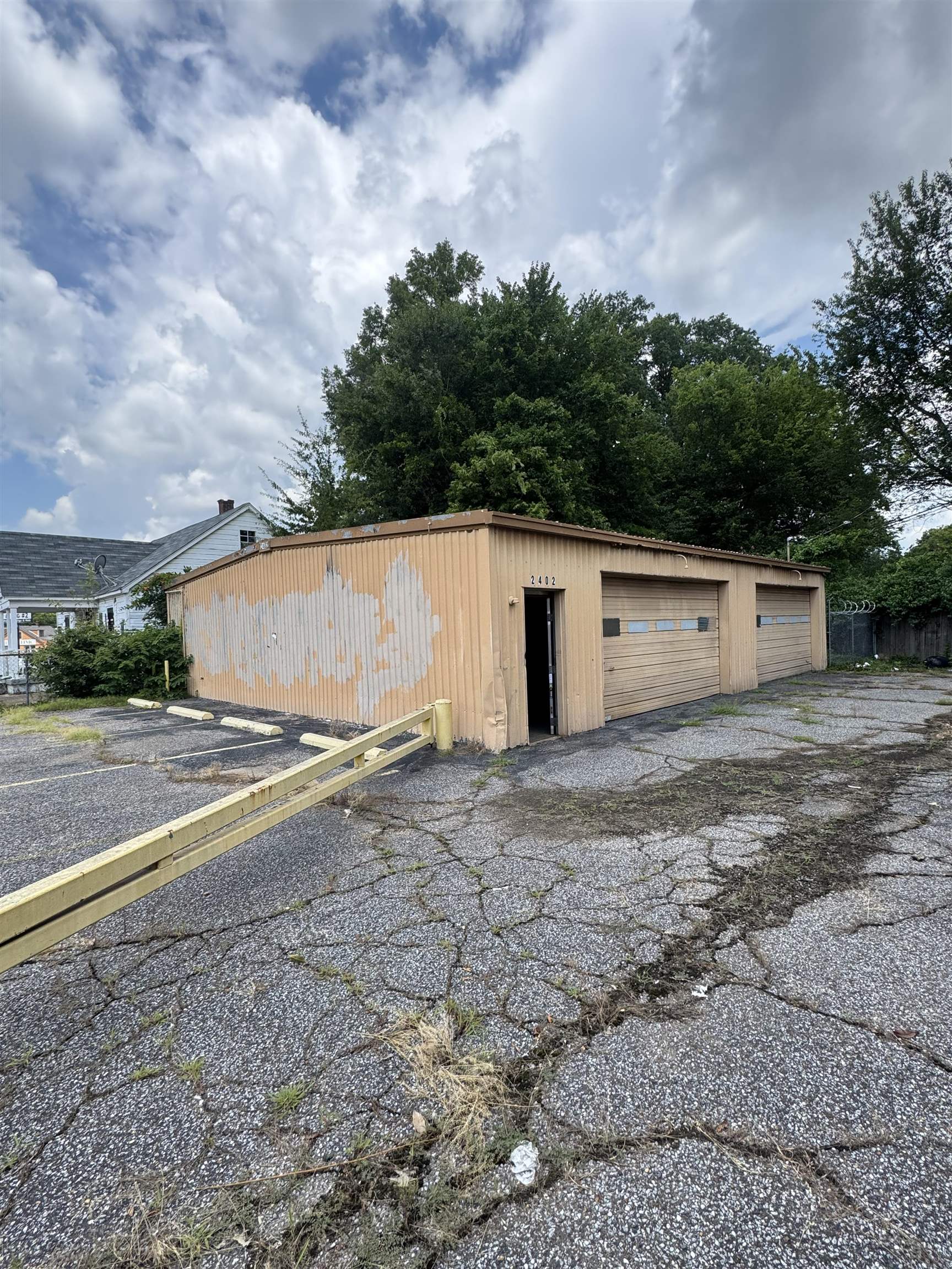 2408 Lamar Ave Property Photo 4
