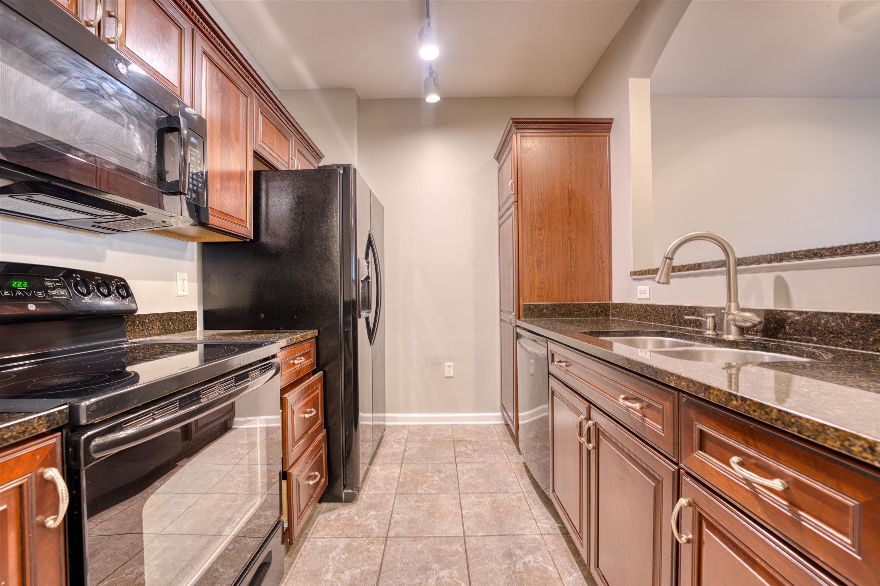 665 Tennessee St 307 Property Photo 2