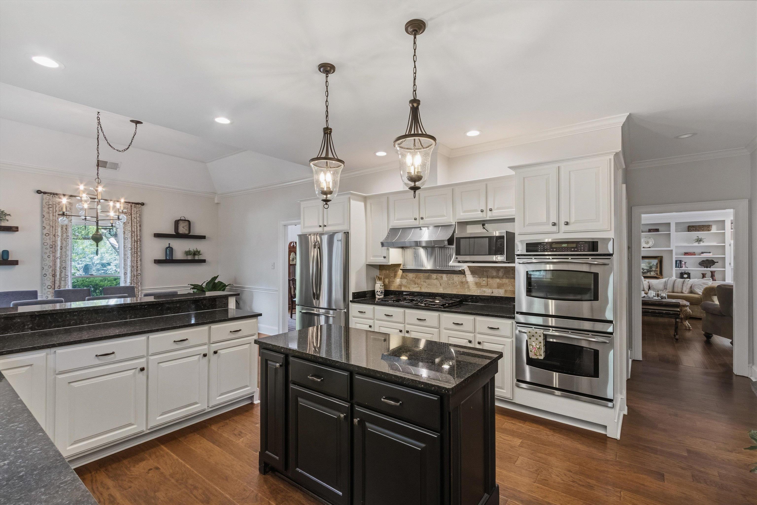 8900 Colins Barre Cv Property Photo 13