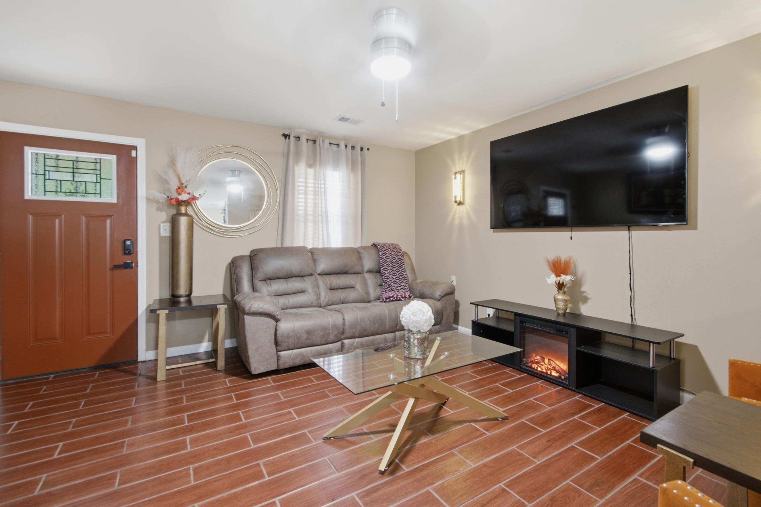2675 Woodlawn Ter Property Photo 5