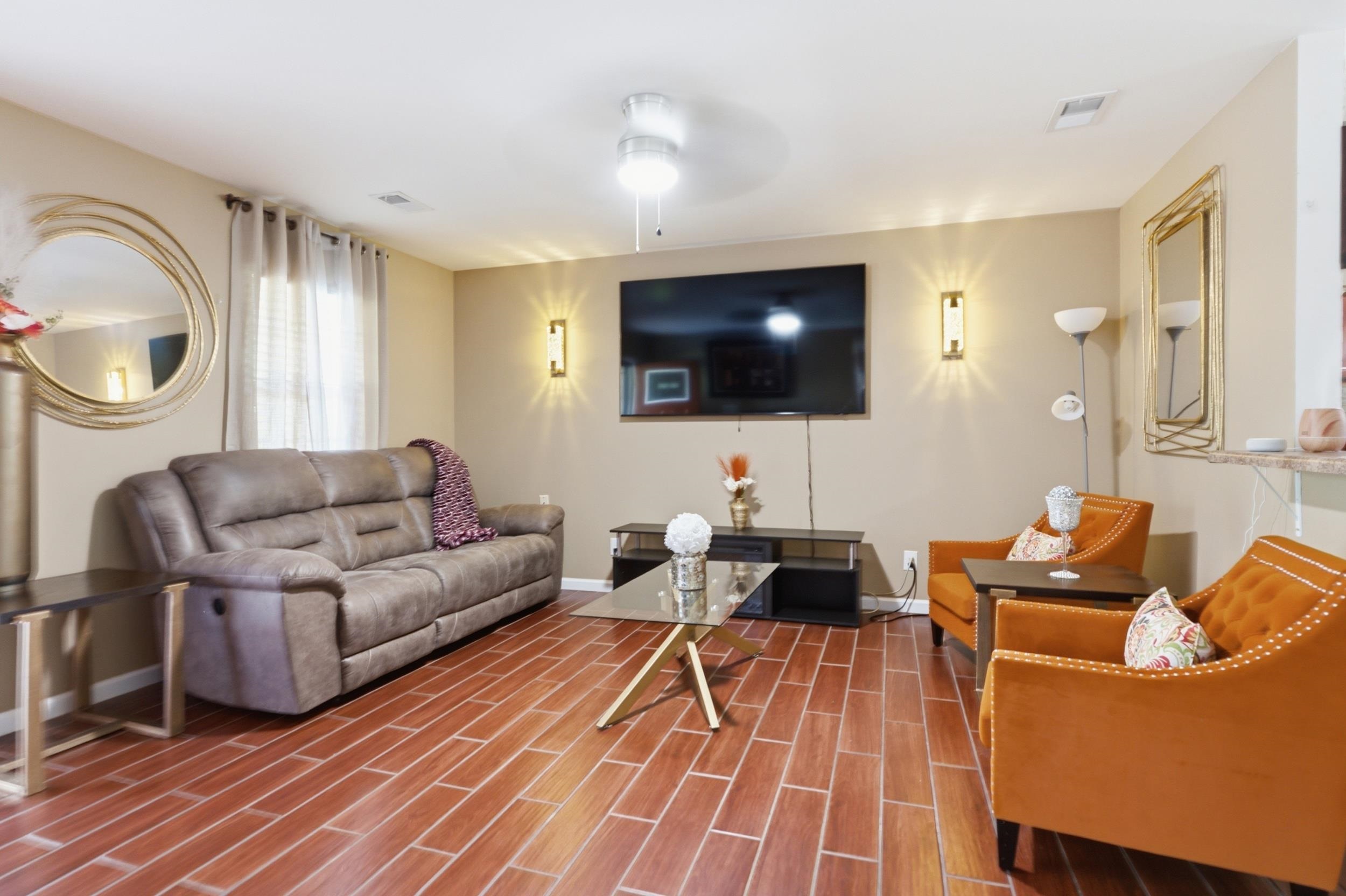 2675 Woodlawn Ter Property Photo 6