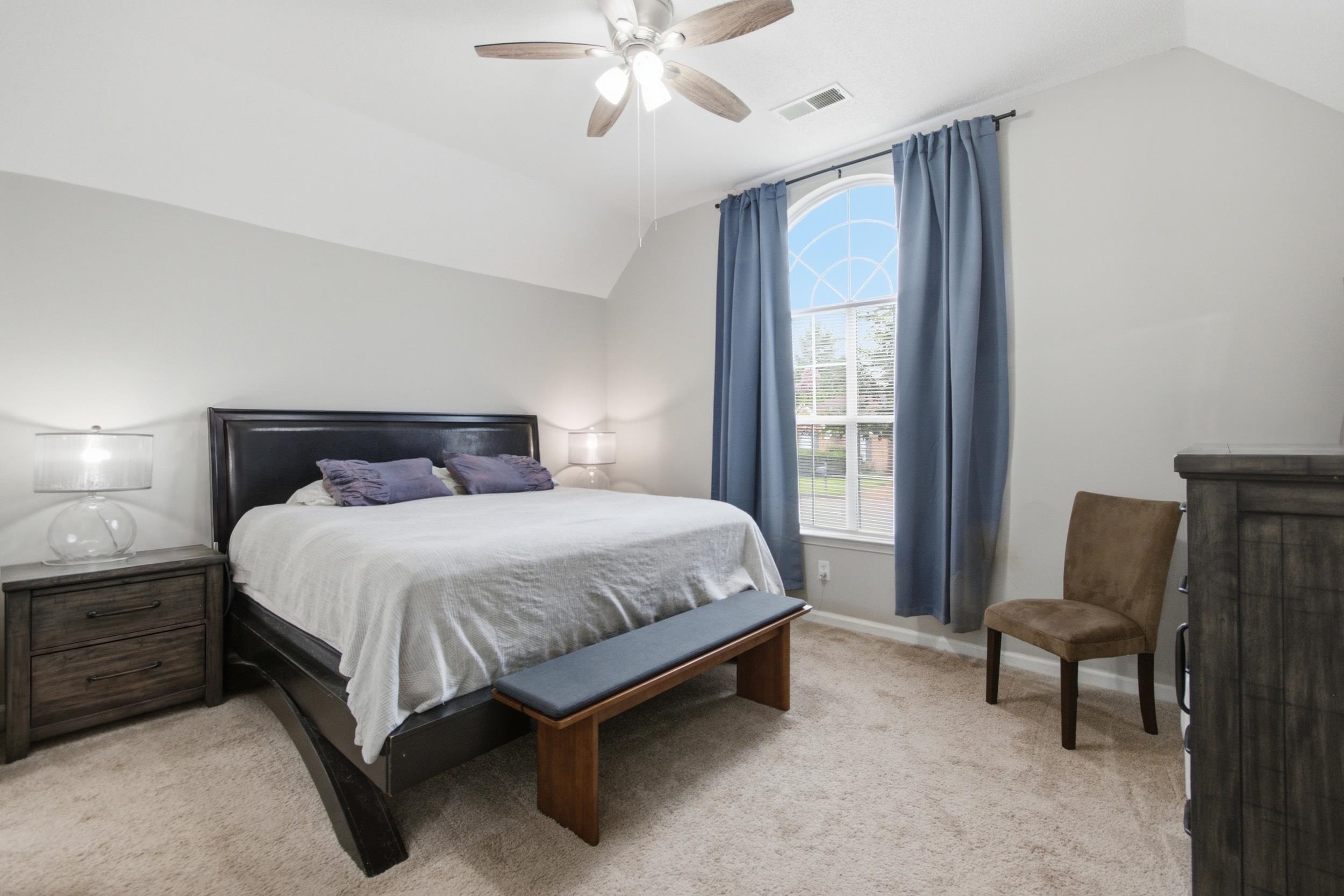 993 Zenith Cv N Property Photo 3