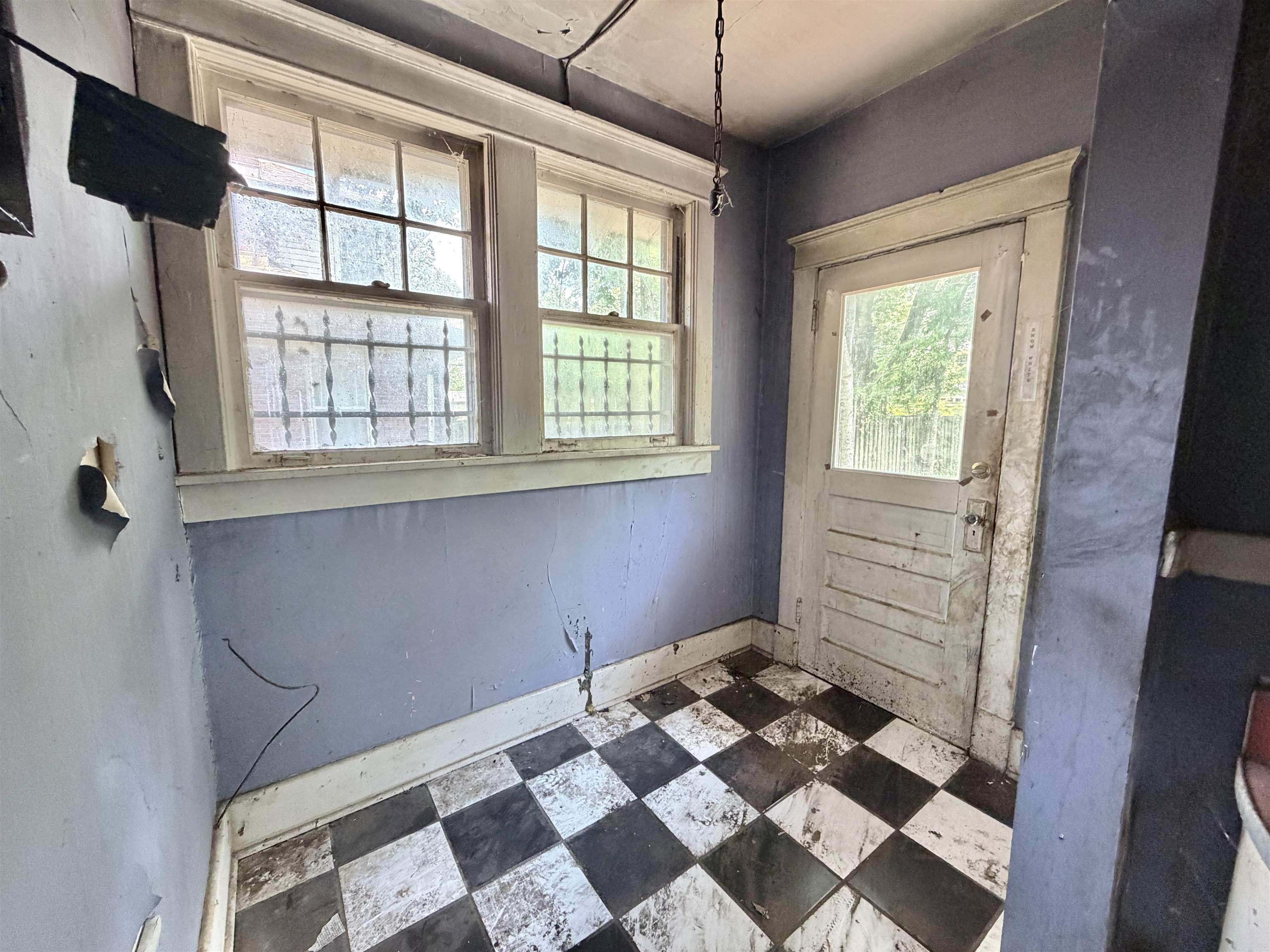 1961 Mignon Ave Property Photo 3