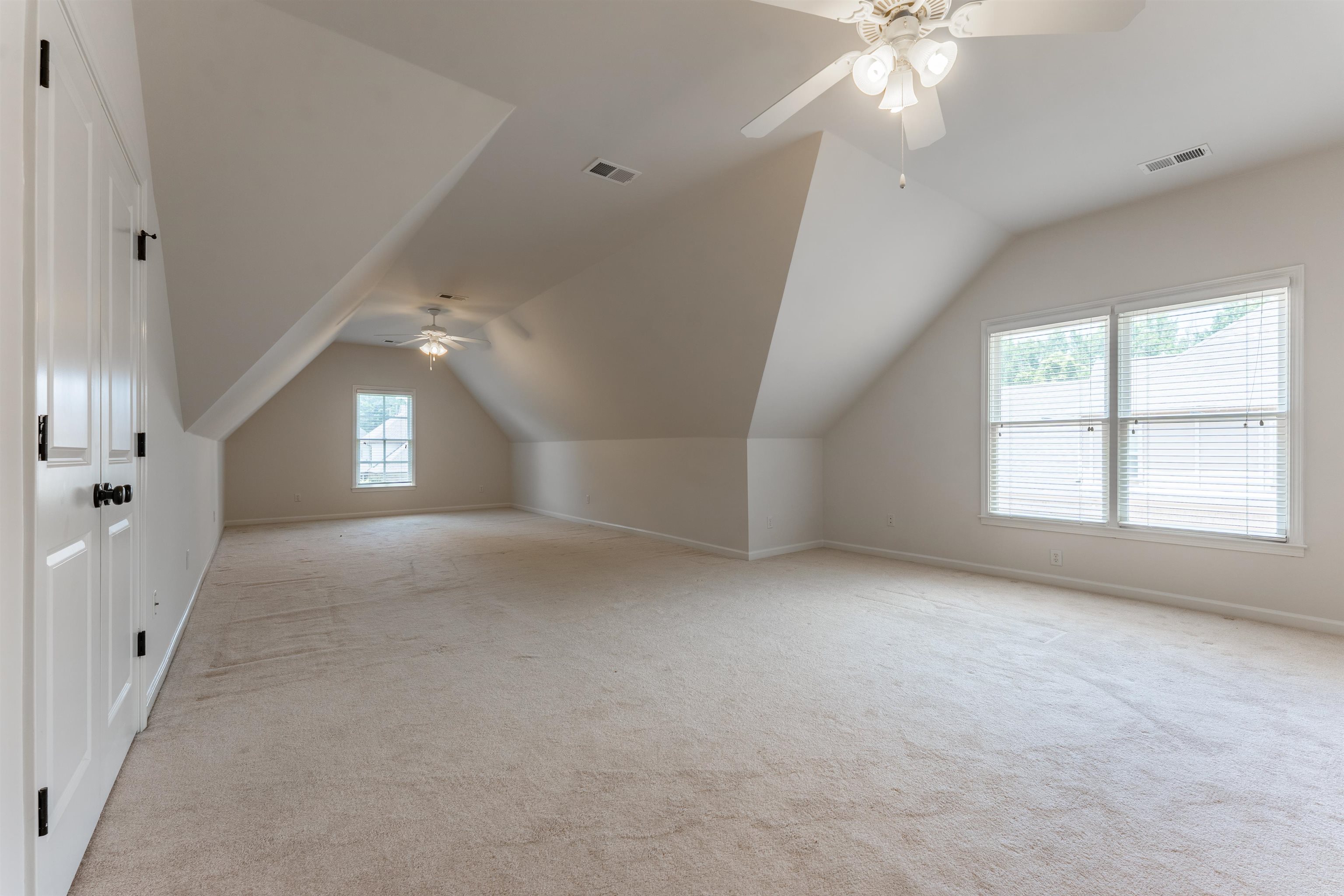 10830 Whisper Hollow Cv Property Photo 32